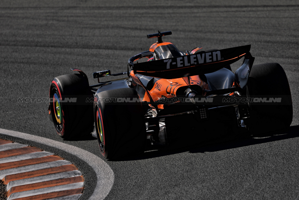 GP OLANDA, Oscar Piastri (AUS) McLaren MCL39.

30.08.2025. Formula 1 World Championship, Rd 15, Dutch Grand Prix, Zandvoort, Netherlands, Qualifiche Day.

- www.xpbimages.com, EMail: requests@xpbimages.com © Copyright: Moy / XPB Images
