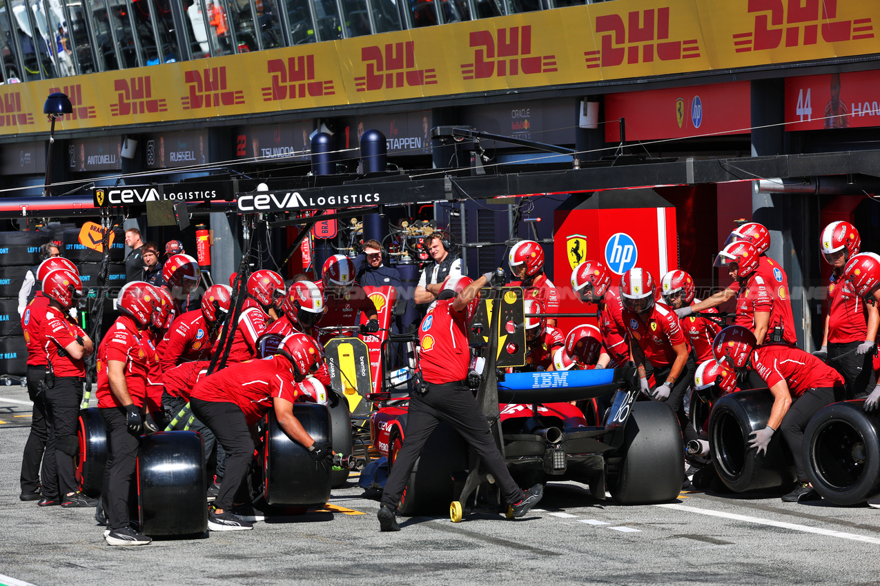 GP OLANDA, Charles Leclerc (MON) Ferrari SF-25 in the pits.

30.08.2025. Formula 1 World Championship, Rd 15, Dutch Grand Prix, Zandvoort, Netherlands, Qualifiche Day.

- www.xpbimages.com, EMail: requests@xpbimages.com © Copyright: Batchelor / XPB Images