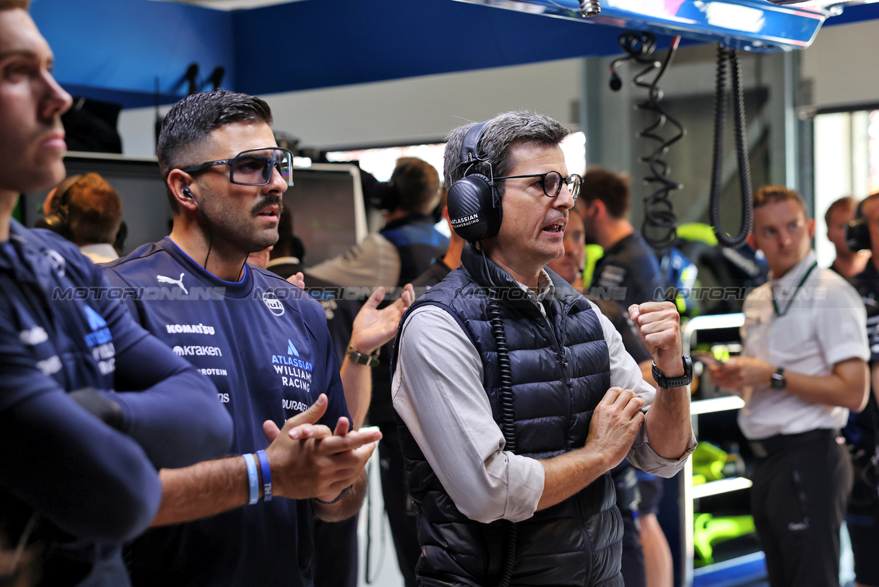 GP OLANDA, Carlos Onoro Sainz (ESP) Driver Manager watches qualifying.

30.08.2025. Formula 1 World Championship, Rd 15, Dutch Grand Prix, Zandvoort, Netherlands, Qualifiche Day.

- www.xpbimages.com, EMail: requests@xpbimages.com © Copyright: Bearne / XPB Images