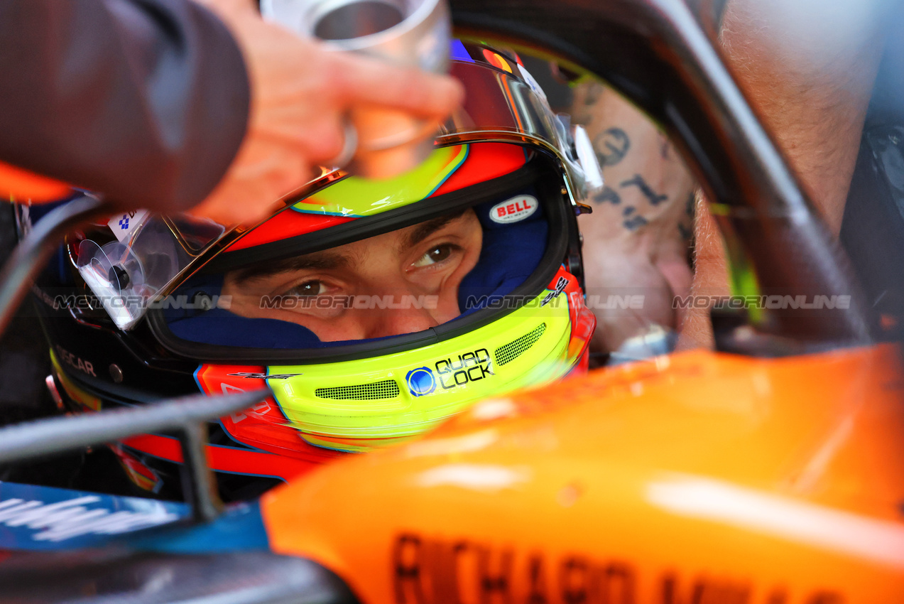 GP OLANDA, Oscar Piastri (AUS) McLaren MCL39.

30.08.2025. Formula 1 World Championship, Rd 15, Dutch Grand Prix, Zandvoort, Netherlands, Qualifiche Day.

- www.xpbimages.com, EMail: requests@xpbimages.com © Copyright: Batchelor / XPB Images
