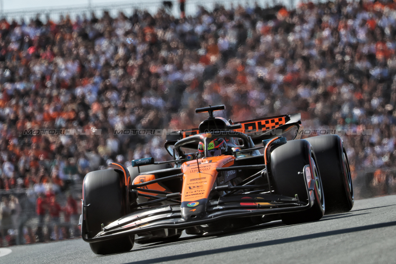 GP OLANDA, Oscar Piastri (AUS) McLaren MCL39.

30.08.2025. Formula 1 World Championship, Rd 15, Dutch Grand Prix, Zandvoort, Netherlands, Qualifiche Day.

- www.xpbimages.com, EMail: requests@xpbimages.com © Copyright: Moy / XPB Images