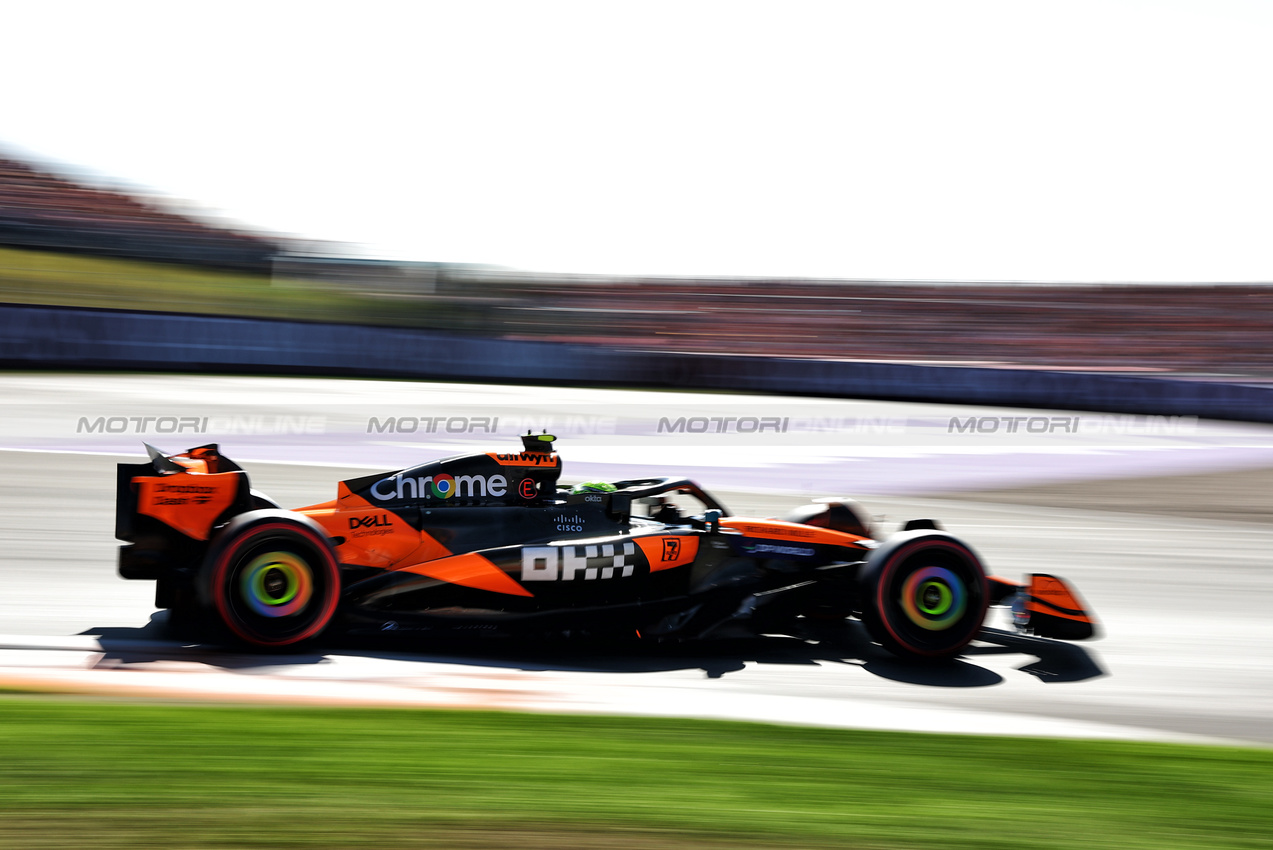 GP OLANDA, Lando Norris (GBR) McLaren MCL39.

30.08.2025. Formula 1 World Championship, Rd 15, Dutch Grand Prix, Zandvoort, Netherlands, Qualifiche Day.

- www.xpbimages.com, EMail: requests@xpbimages.com © Copyright: Charniaux / XPB Images