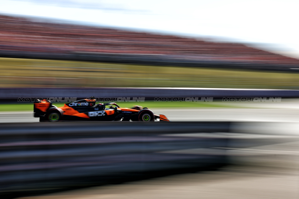 GP OLANDA, Oscar Piastri (AUS) McLaren MCL39.

30.08.2025. Formula 1 World Championship, Rd 15, Dutch Grand Prix, Zandvoort, Netherlands, Qualifiche Day.

- www.xpbimages.com, EMail: requests@xpbimages.com © Copyright: Charniaux / XPB Images