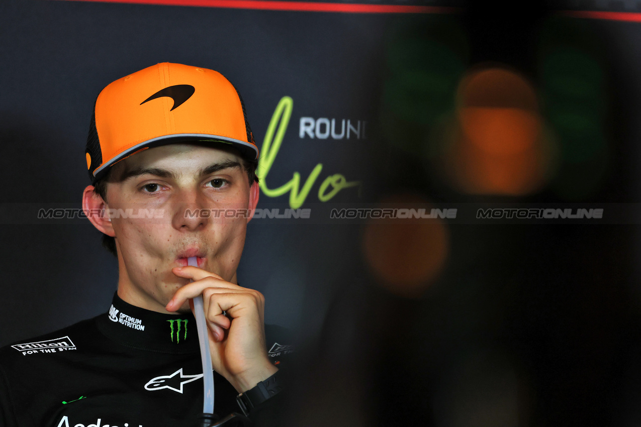 GP OLANDA, Oscar Piastri (AUS) McLaren in the post qualifying FIA Press Conference.

30.08.2025. Formula 1 World Championship, Rd 15, Dutch Grand Prix, Zandvoort, Netherlands, Qualifiche Day.

- www.xpbimages.com, EMail: requests@xpbimages.com © Copyright: Moy / XPB Images