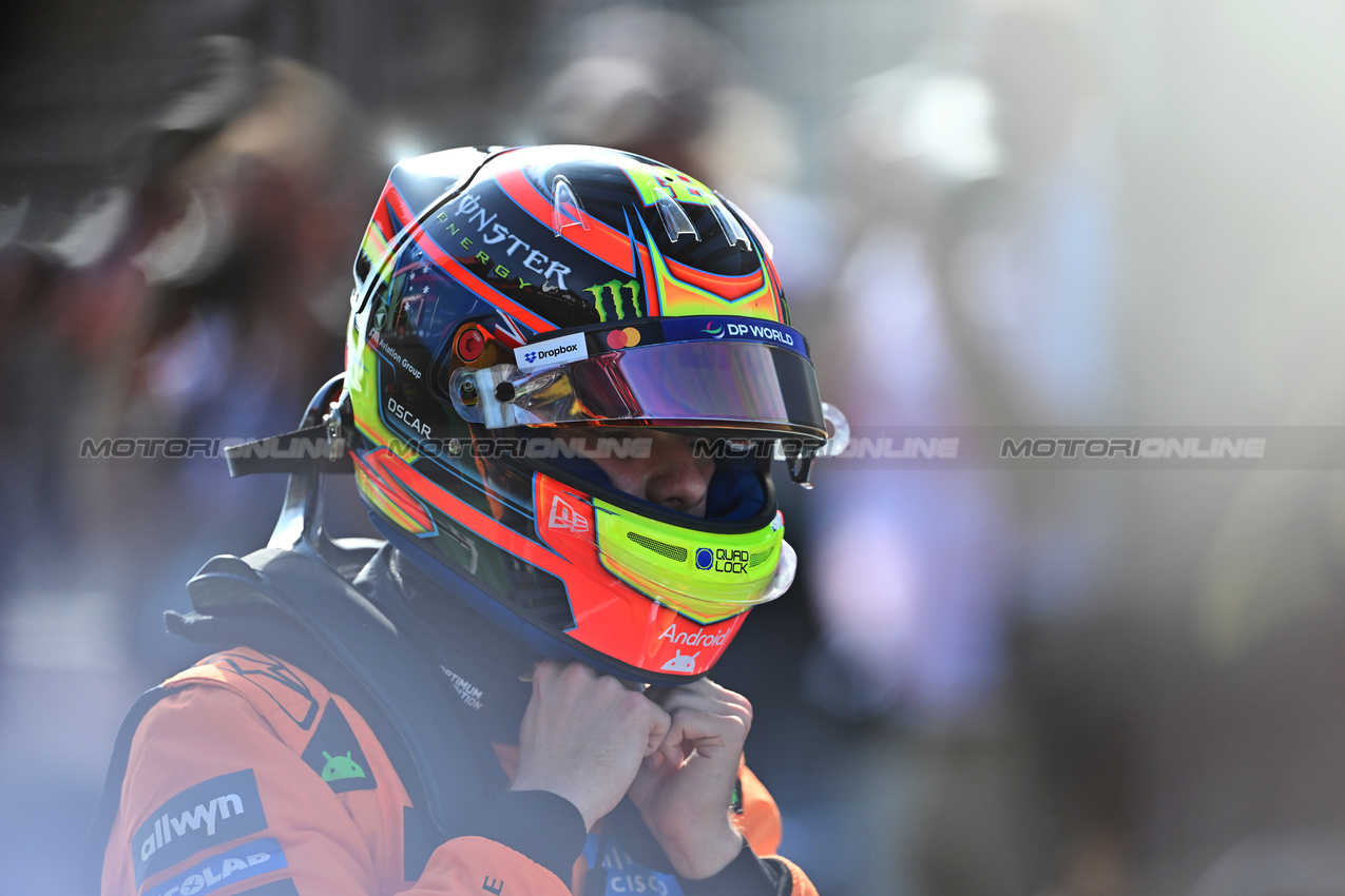 GP OLANDA, Pole sitter Oscar Piastri (AUS) McLaren in qualifying parc ferme.

30.08.2025. Formula 1 World Championship, Rd 15, Dutch Grand Prix, Zandvoort, Netherlands, Qualifiche Day.

- www.xpbimages.com, EMail: requests@xpbimages.com © Copyright: Price	/ XPB Images