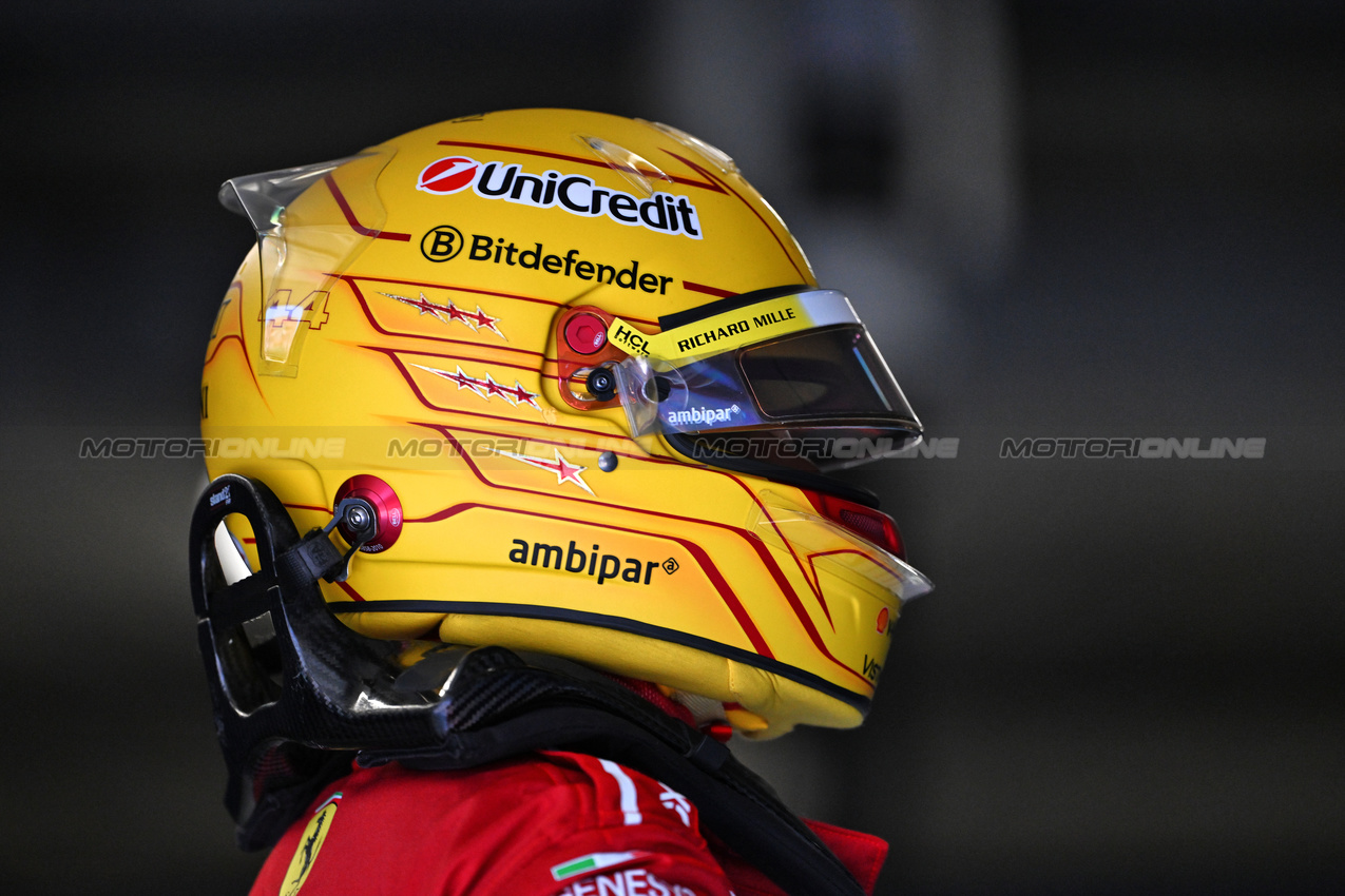 GP OLANDA, Lewis Hamilton (GBR) Ferrari in qualifying parc ferme.

30.08.2025. Formula 1 World Championship, Rd 15, Dutch Grand Prix, Zandvoort, Netherlands, Qualifiche Day.

- www.xpbimages.com, EMail: requests@xpbimages.com © Copyright: Price	/ XPB Images