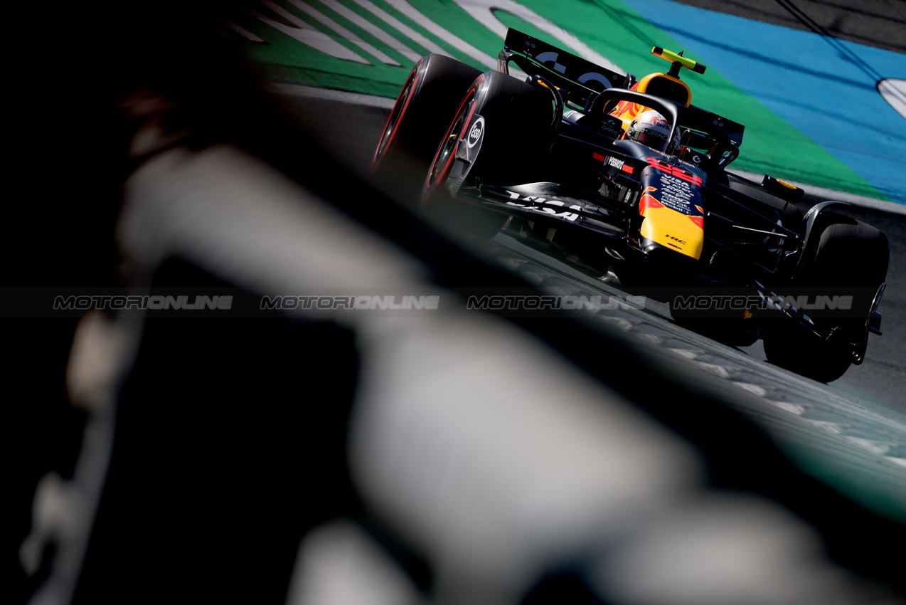GP OLANDA, Yuki Tsunoda (JPN) Red Bull Racing RB21.

30.08.2025. Formula 1 World Championship, Rd 15, Dutch Grand Prix, Zandvoort, Netherlands, Qualifiche Day.

 - www.xpbimages.com, EMail: requests@xpbimages.com © Copyright: Coates / XPB Images