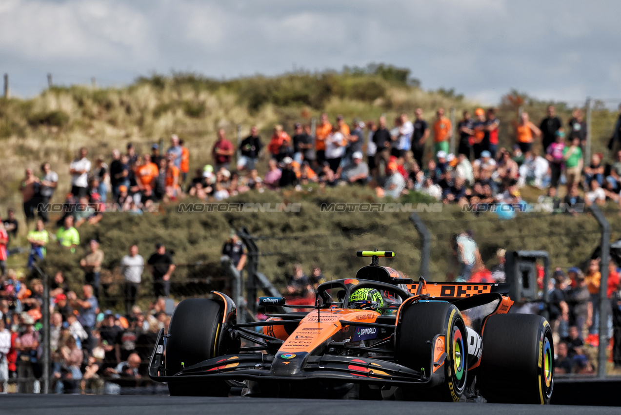 GP OLANDA, Lando Norris (GBR) McLaren MCL39.

29.08.2025. Formula 1 World Championship, Rd 15, Dutch Grand Prix, Zandvoort, Netherlands, Practice Day.

- www.xpbimages.com, EMail: requests@xpbimages.com © Copyright: Moy / XPB Images
