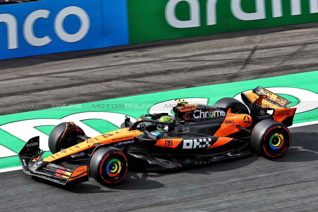 GP OLANDA, Lando Norris (GBR) McLaren MCL39.

29.08.2025. Formula 1 World Championship, Rd 15, Dutch Grand Prix, Zandvoort, Netherlands, Practice Day.

 - www.xpbimages.com, EMail: requests@xpbimages.com © Copyright: Miltenburg / XPB Images