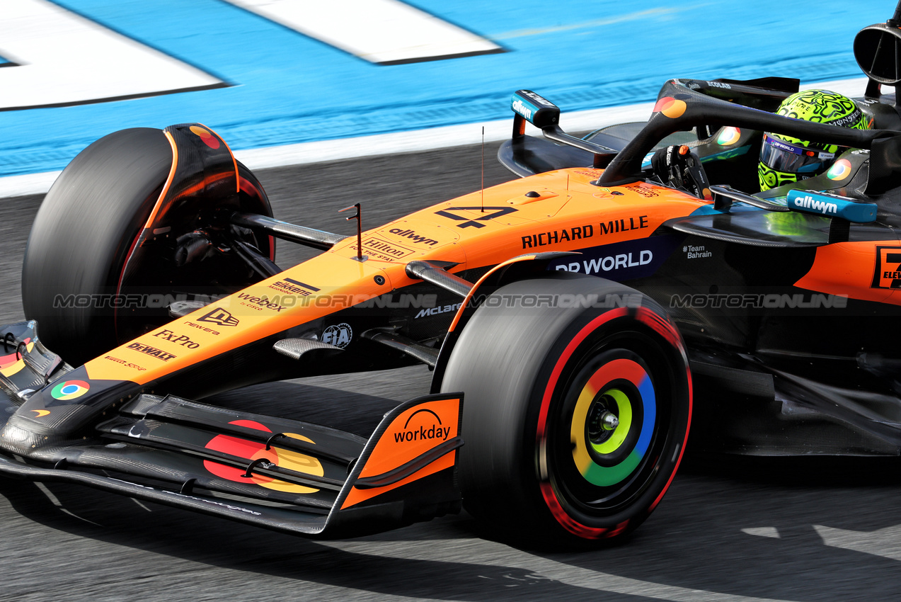 GP OLANDA, Lando Norris (GBR) McLaren MCL39.

29.08.2025. Formula 1 World Championship, Rd 15, Dutch Grand Prix, Zandvoort, Netherlands, Practice Day.

 - www.xpbimages.com, EMail: requests@xpbimages.com © Copyright: Miltenburg / XPB Images