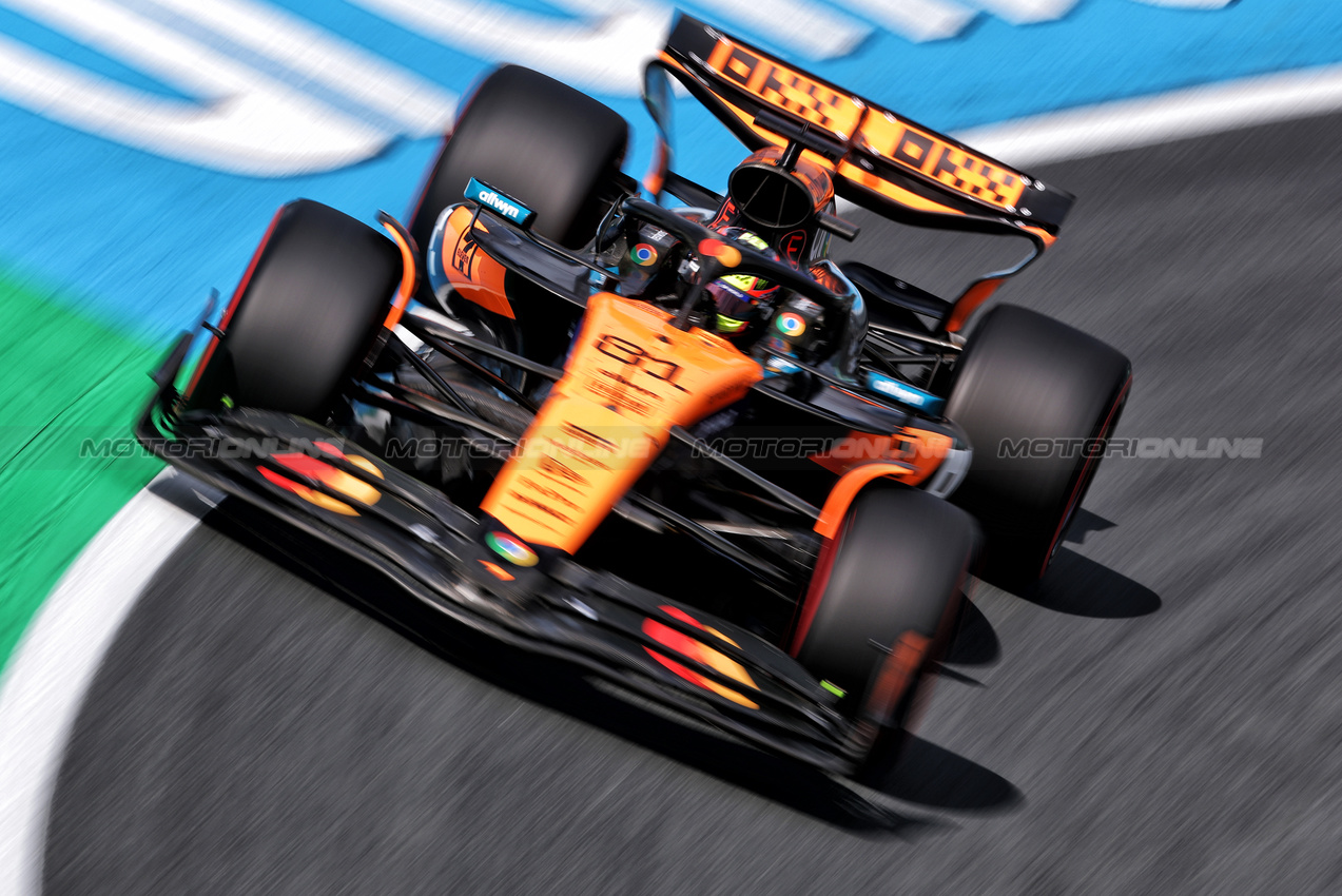 GP OLANDA, Oscar Piastri (AUS) McLaren MCL39.

29.08.2025. Formula 1 World Championship, Rd 15, Dutch Grand Prix, Zandvoort, Netherlands, Practice Day.

 - www.xpbimages.com, EMail: requests@xpbimages.com © Copyright: Coates / XPB Images