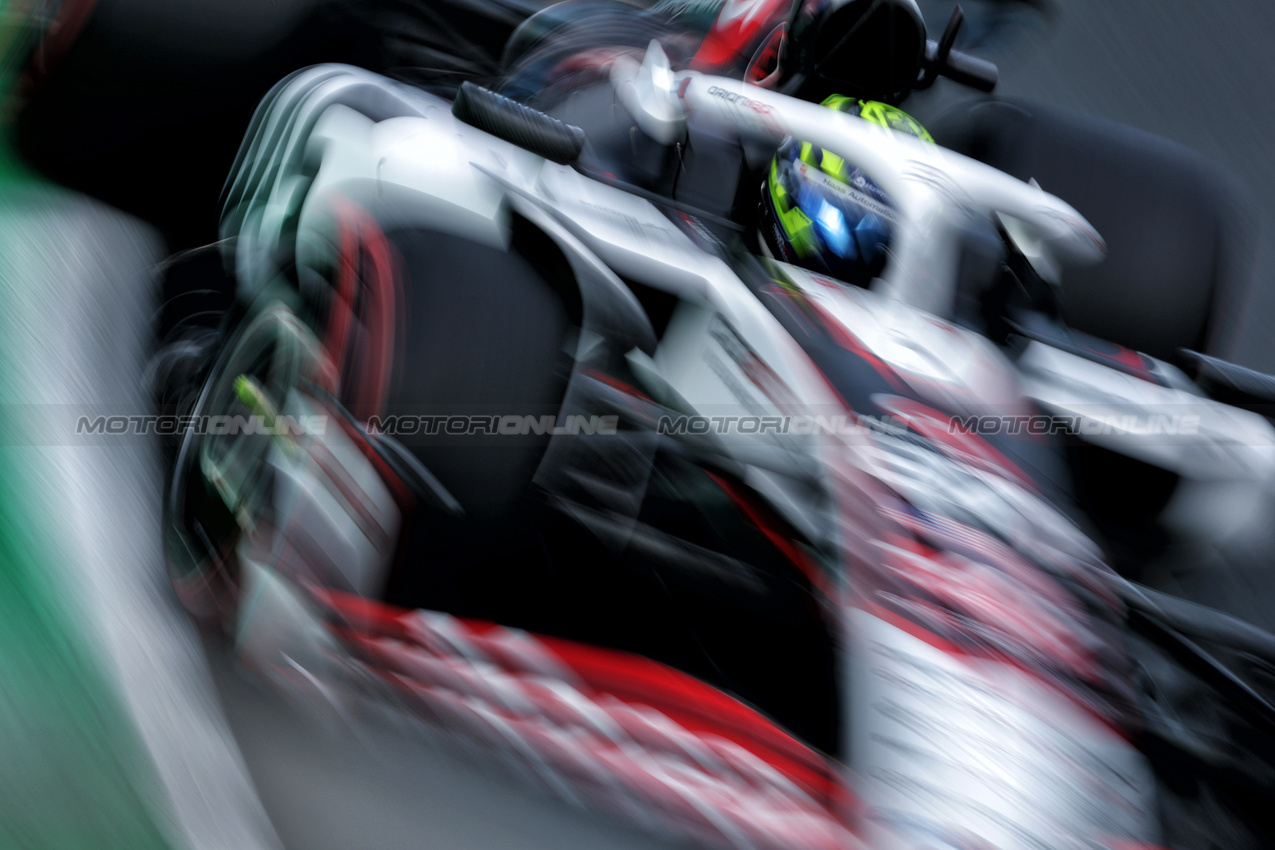 GP OLANDA, Oliver Bearman (GBR) Haas VF-25.

29.08.2025. Formula 1 World Championship, Rd 15, Dutch Grand Prix, Zandvoort, Netherlands, Practice Day.

 - www.xpbimages.com, EMail: requests@xpbimages.com © Copyright: Coates / XPB Images