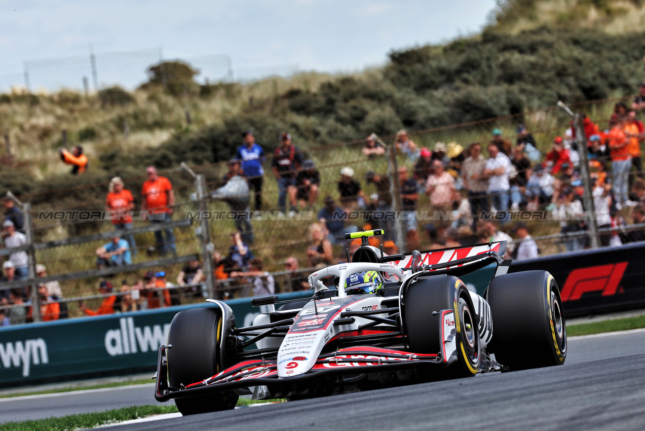 GP OLANDA, Oliver Bearman (GBR) Haas VF-25.

29.08.2025. Formula 1 World Championship, Rd 15, Dutch Grand Prix, Zandvoort, Netherlands, Practice Day.

 - www.xpbimages.com, EMail: requests@xpbimages.com © Copyright: Miltenburg / XPB Images