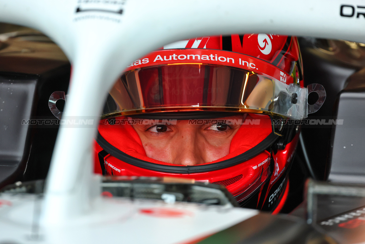 GP OLANDA, Esteban Ocon (FRA) Haas VF-25.

29.08.2025. Formula 1 World Championship, Rd 15, Dutch Grand Prix, Zandvoort, Netherlands, Practice Day.

- www.xpbimages.com, EMail: requests@xpbimages.com © Copyright: Batchelor / XPB Images