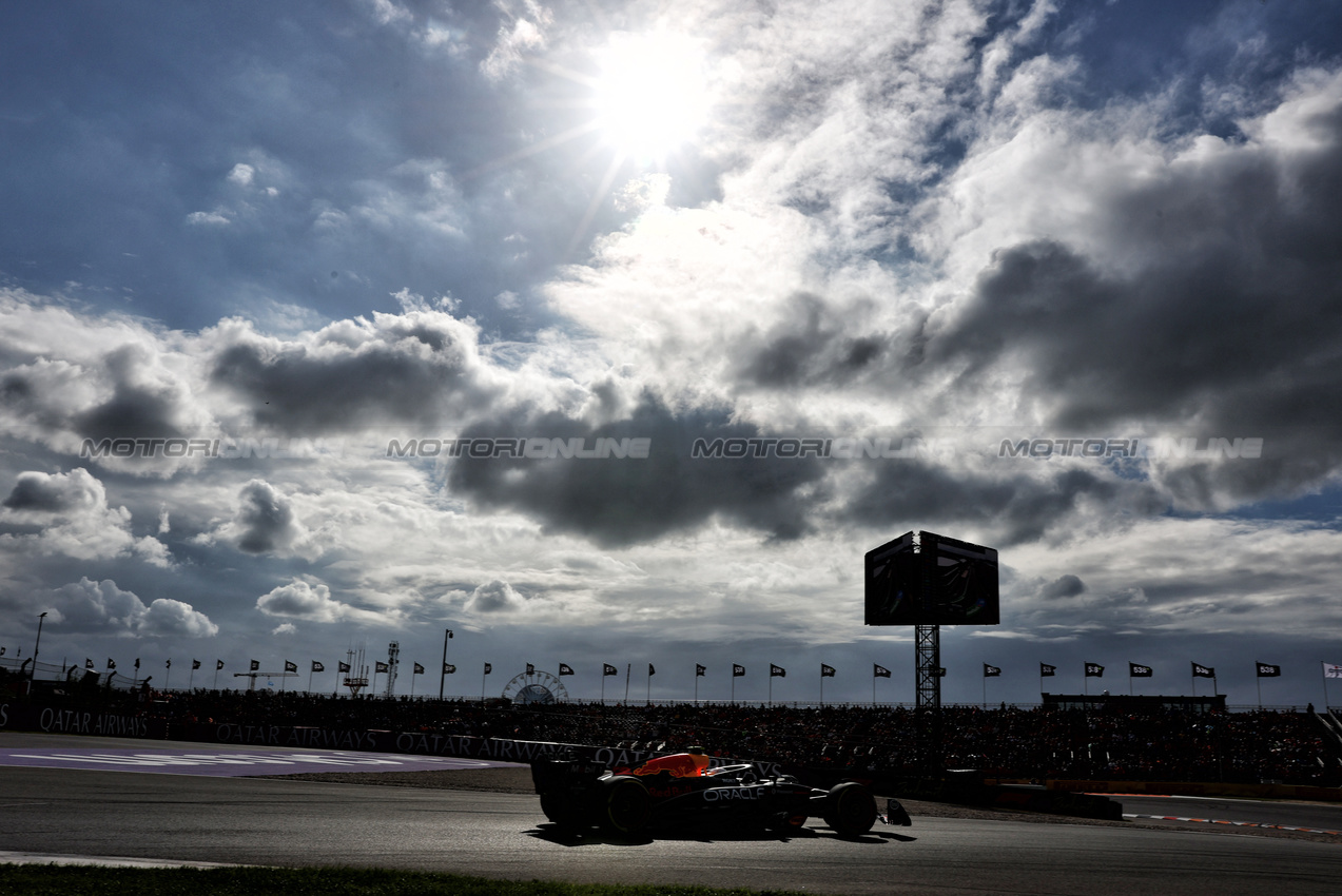 GP OLANDA, Yuki Tsunoda (JPN) Red Bull Racing RB21.

29.08.2025. Formula 1 World Championship, Rd 15, Dutch Grand Prix, Zandvoort, Netherlands, Practice Day.

- www.xpbimages.com, EMail: requests@xpbimages.com © Copyright: Charniaux / XPB Images