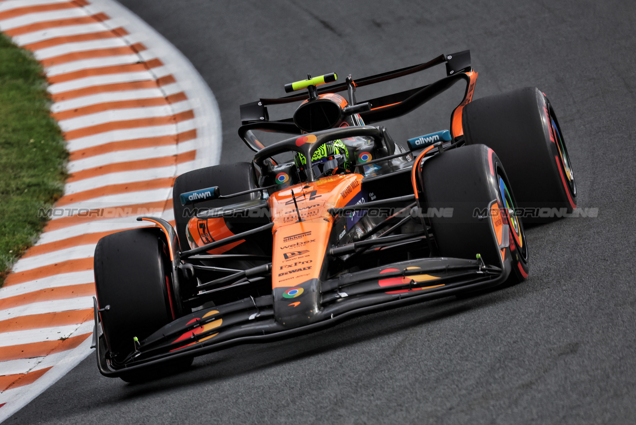 GP OLANDA, Lando Norris (GBR) McLaren MCL39.

29.08.2025. Formula 1 World Championship, Rd 15, Dutch Grand Prix, Zandvoort, Netherlands, Practice Day.

- www.xpbimages.com, EMail: requests@xpbimages.com © Copyright: Bearne / XPB Images
