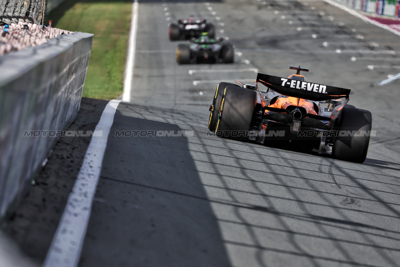 GP OLANDA, Oscar Piastri (AUS) McLaren MCL39.

29.08.2025. Formula 1 World Championship, Rd 15, Dutch Grand Prix, Zandvoort, Netherlands, Practice Day.

- www.xpbimages.com, EMail: requests@xpbimages.com © Copyright: Bearne / XPB Images