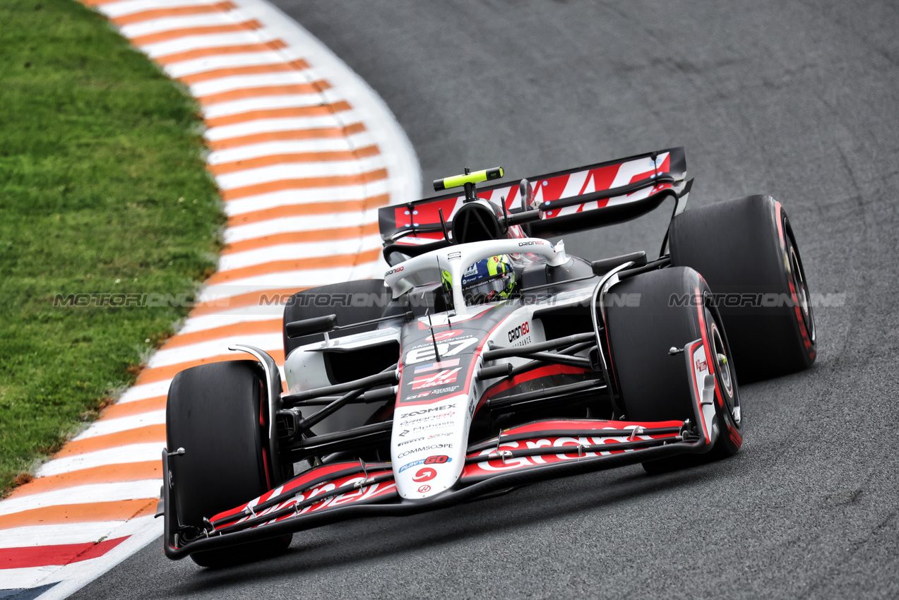 GP OLANDA, Oliver Bearman (GBR) Haas VF-25.

29.08.2025. Formula 1 World Championship, Rd 15, Dutch Grand Prix, Zandvoort, Netherlands, Practice Day.

- www.xpbimages.com, EMail: requests@xpbimages.com © Copyright: Bearne / XPB Images