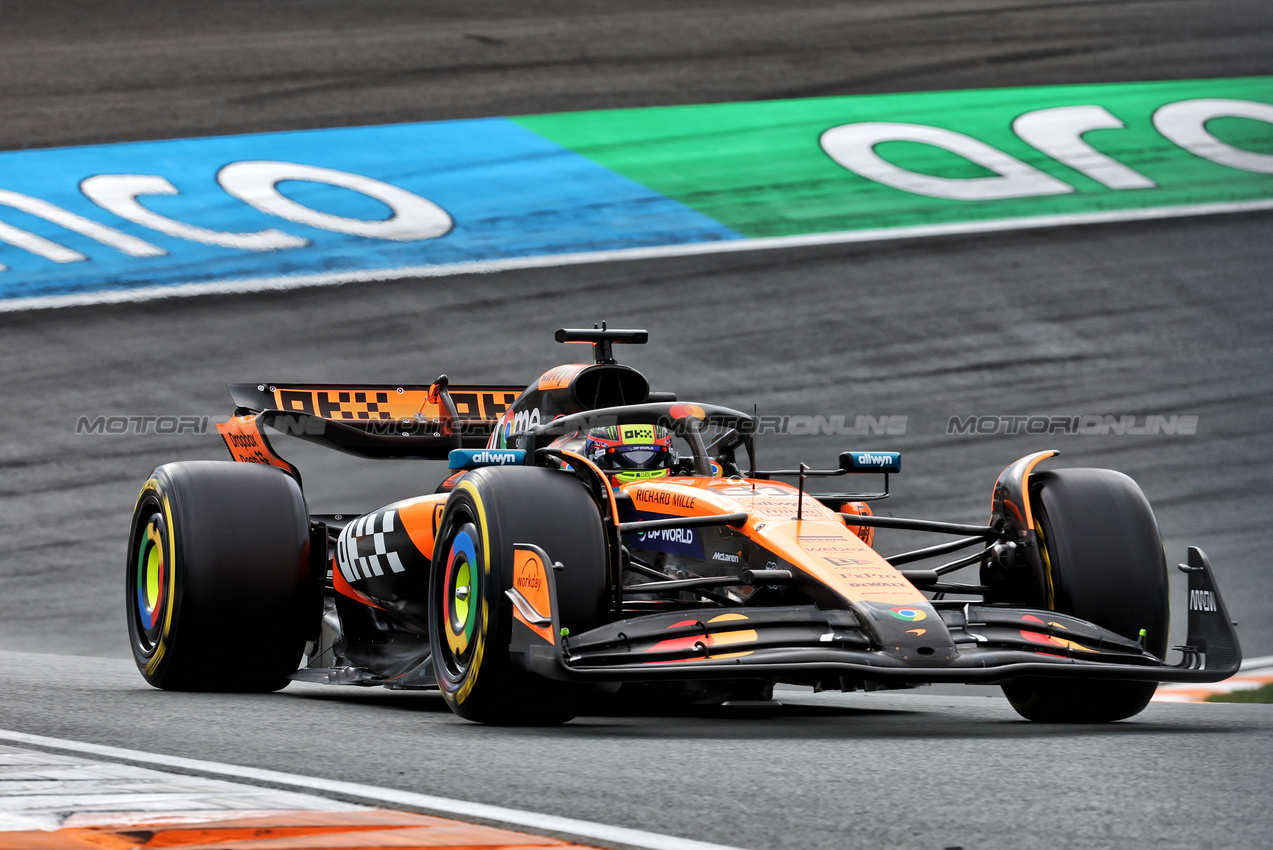 GP OLANDA, Oscar Piastri (AUS) McLaren MCL39.

29.08.2025. Formula 1 World Championship, Rd 15, Dutch Grand Prix, Zandvoort, Netherlands, Practice Day.

 - www.xpbimages.com, EMail: requests@xpbimages.com © Copyright: Miltenburg / XPB Images