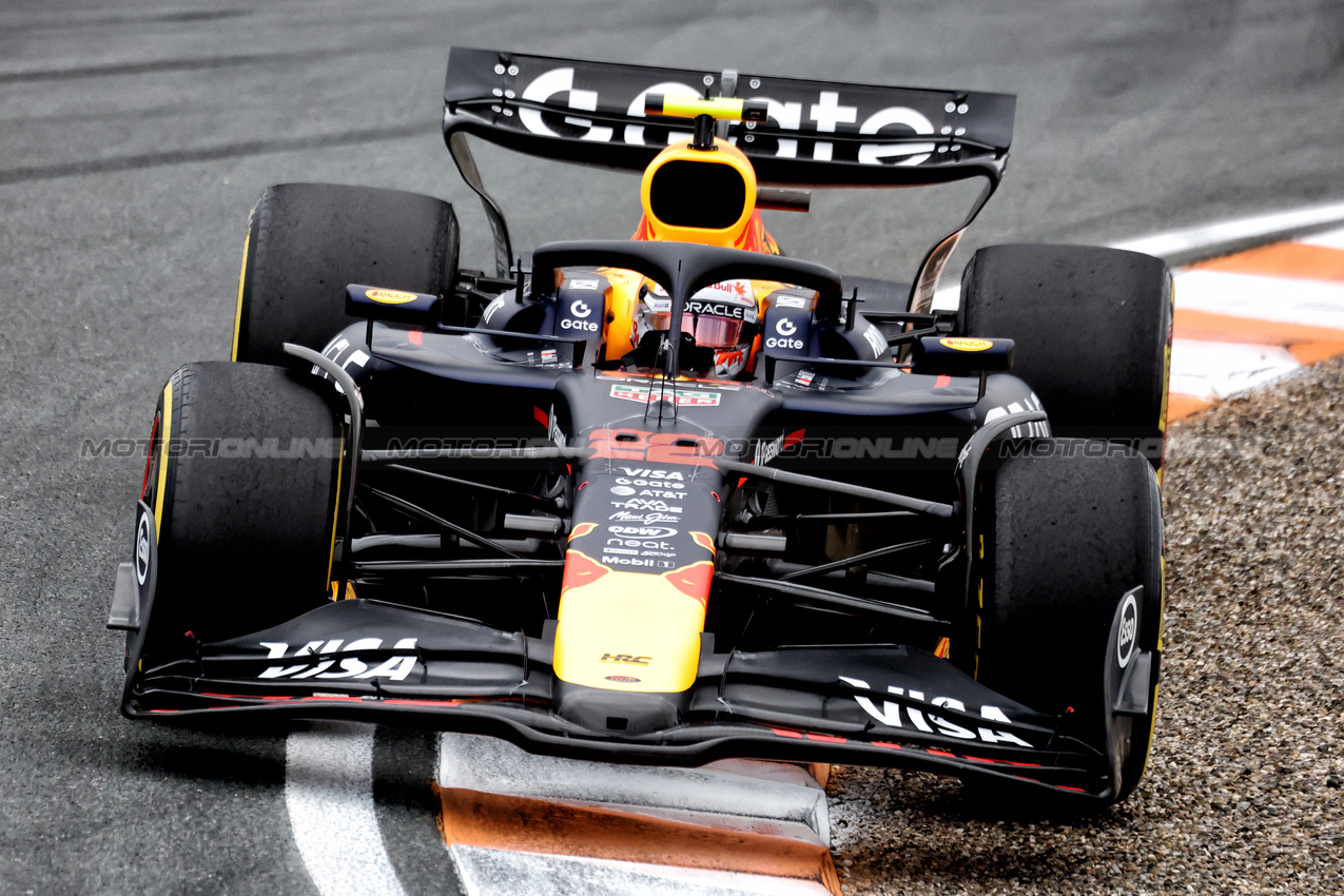 GP OLANDA, Yuki Tsunoda (JPN) Red Bull Racing RB21.

29.08.2025. Formula 1 World Championship, Rd 15, Dutch Grand Prix, Zandvoort, Netherlands, Practice Day.

- www.xpbimages.com, EMail: requests@xpbimages.com © Copyright: Bearne / XPB Images