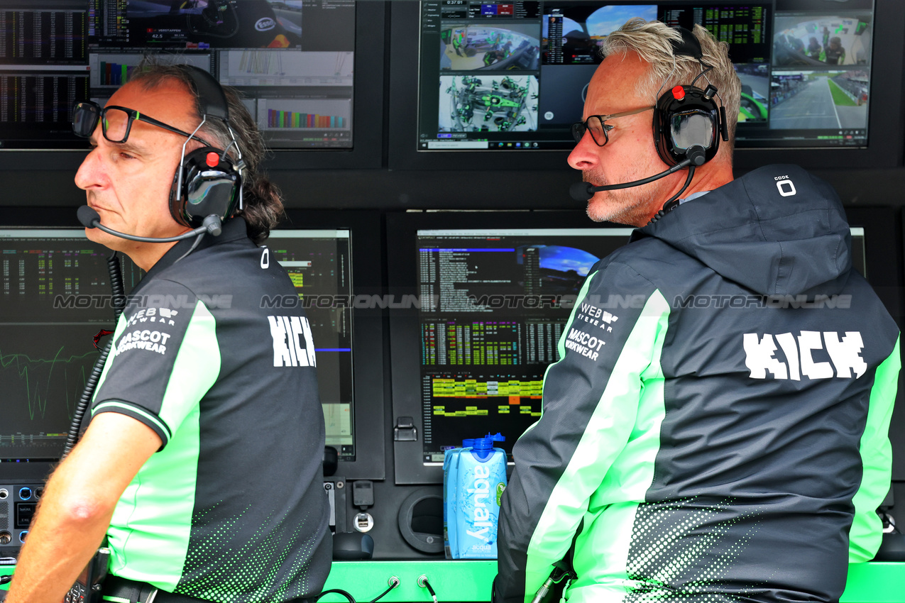 GP OLANDA, Jonathan Wheatley (GBR) Sauber Team Principal (Right).

29.08.2025. Formula 1 World Championship, Rd 15, Dutch Grand Prix, Zandvoort, Netherlands, Practice Day.

- www.xpbimages.com, EMail: requests@xpbimages.com © Copyright: Batchelor / XPB Images