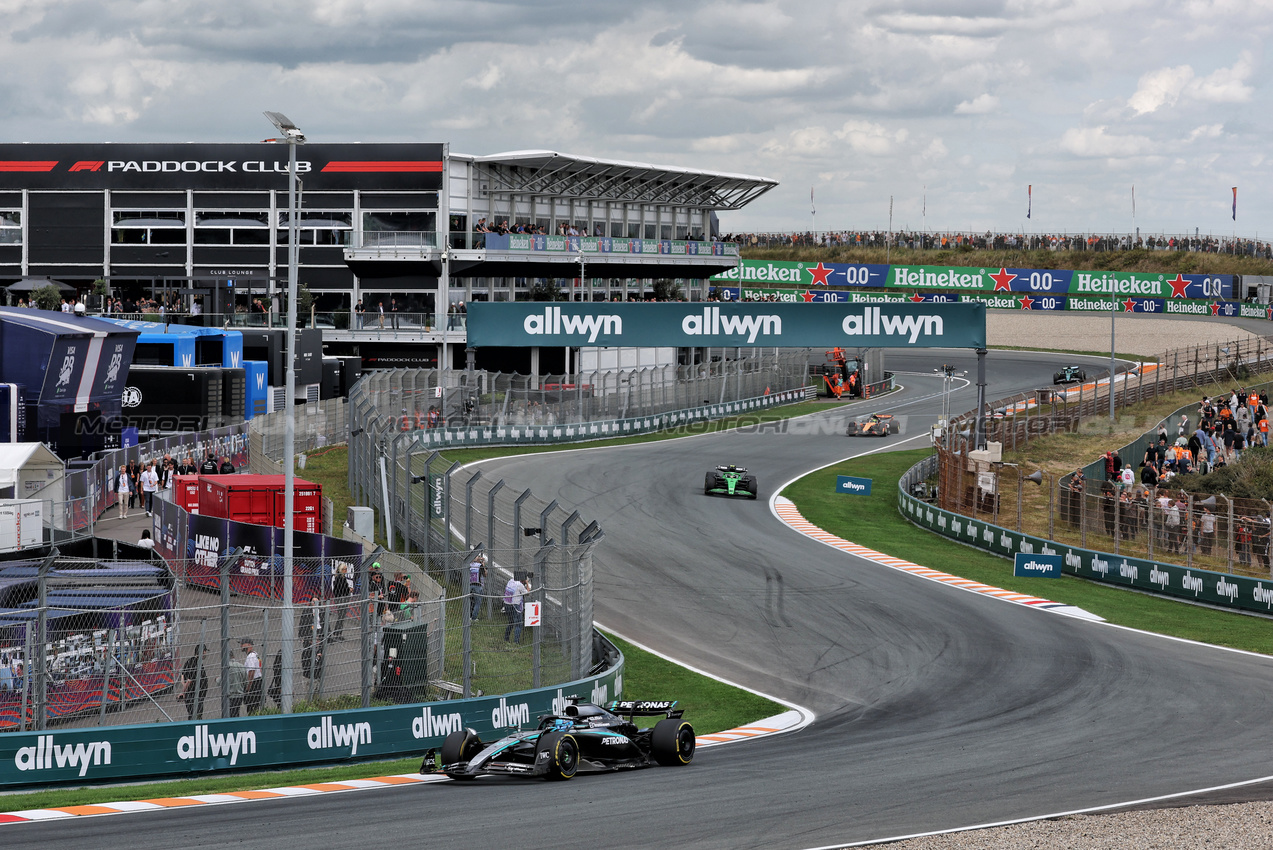 GP OLANDA, George Russell (GBR) Mercedes AMG F1 W16.

29.08.2025. Formula 1 World Championship, Rd 15, Dutch Grand Prix, Zandvoort, Netherlands, Practice Day.

- www.xpbimages.com, EMail: requests@xpbimages.com © Copyright: Moy / XPB Images