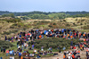 GP OLANDA, Circuit Atmosfera - fans in the dunes.

29.08.2025. Formula 1 World Championship, Rd 15, Dutch Grand Prix, Zandvoort, Netherlands, Practice Day.

- www.xpbimages.com, EMail: requests@xpbimages.com © Copyright: Moy / XPB Images