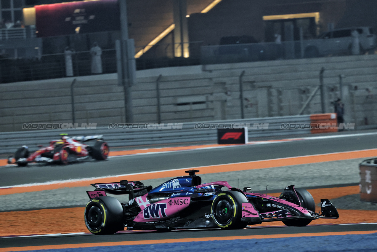 GP QATAR, Pierre Gasly (FRA) Alpine F1 Team A525 with damage after colliding with Nico Hulkenberg (GER) Sauber C45.

30.11.2025. Formula 1 World Championship, Rd 23, Qatar Grand Prix, Doha, Qatar, Gara Day.

- www.xpbimages.com, EMail: requests@xpbimages.com © Copyright: Batchelor / XPB Images