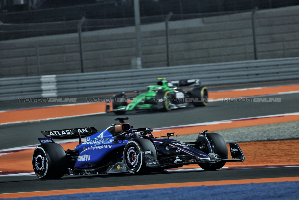 GP QATAR, Alexander Albon (THA) Atlassian Williams Racing FW47.

30.11.2025. Formula 1 World Championship, Rd 23, Qatar Grand Prix, Doha, Qatar, Gara Day.

- www.xpbimages.com, EMail: requests@xpbimages.com © Copyright: Batchelor / XPB Images