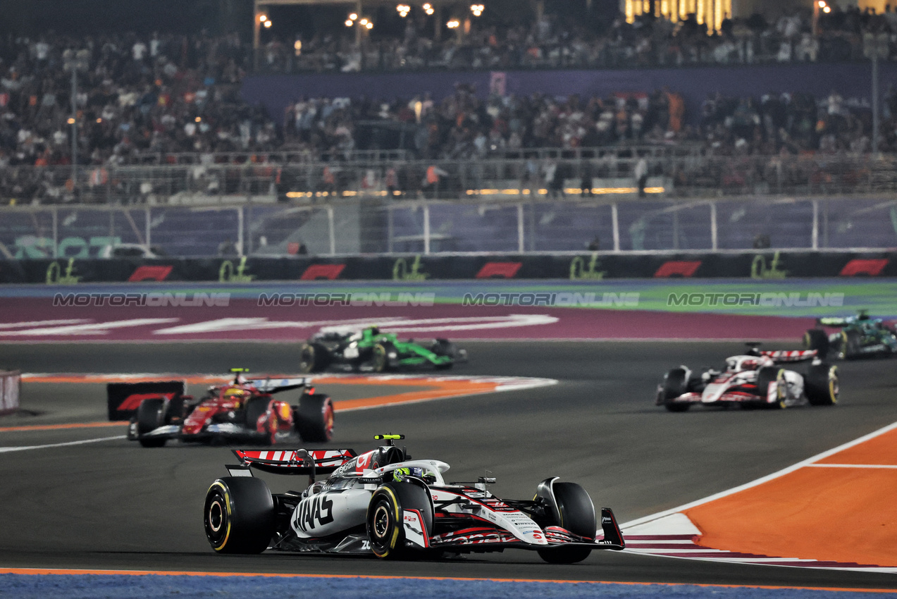 GP QATAR, Oliver Bearman (GBR) Haas VF-25.

30.11.2025. Formula 1 World Championship, Rd 23, Qatar Grand Prix, Doha, Qatar, Gara Day.

- www.xpbimages.com, EMail: requests@xpbimages.com © Copyright: Batchelor / XPB Images