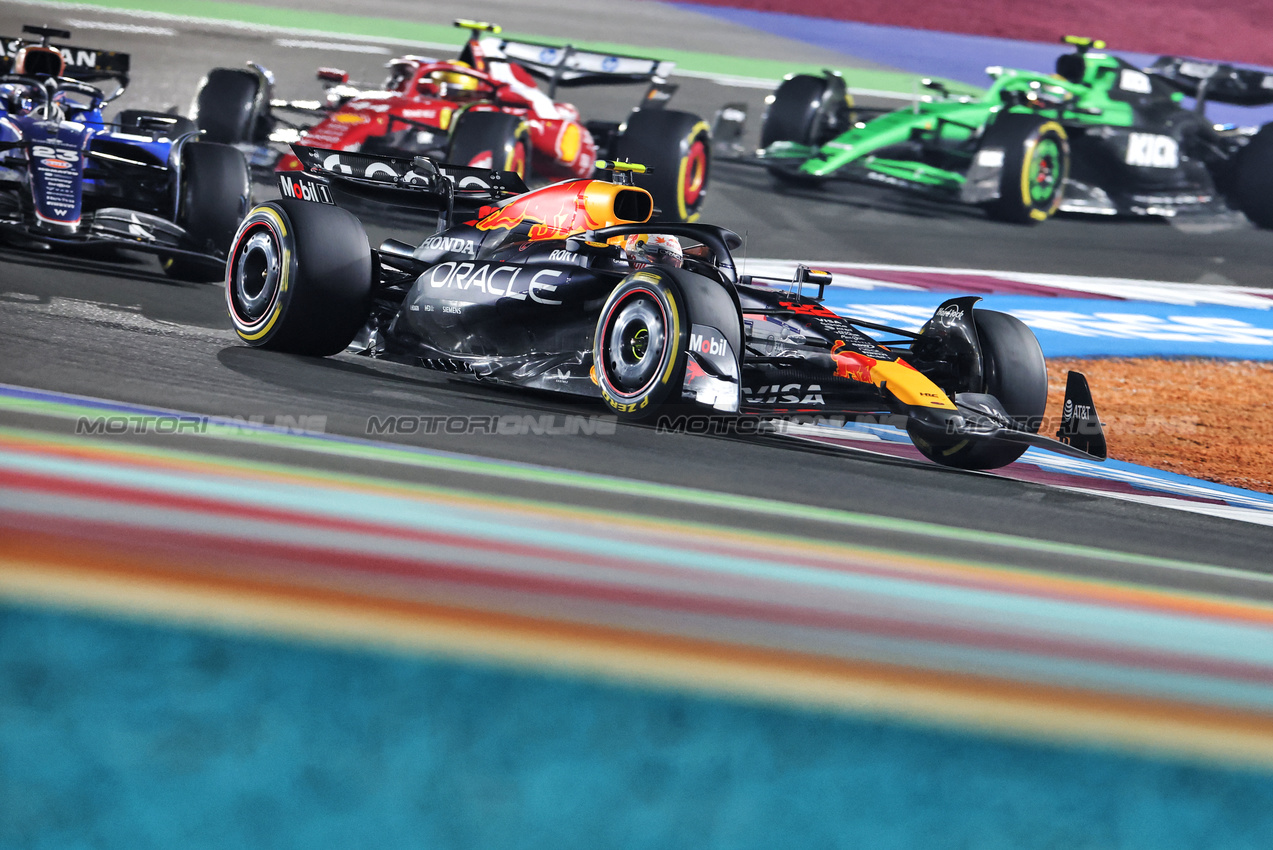 GP QATAR, Yuki Tsunoda (JPN) Red Bull Racing RB21.
30.11.2025. Formula 1 World Championship, Rd 23, Qatar Grand Prix, Doha, Qatar, Gara Day.
- www.xpbimages.com, EMail: requests@xpbimages.com © Copyright: Charniaux / XPB Images