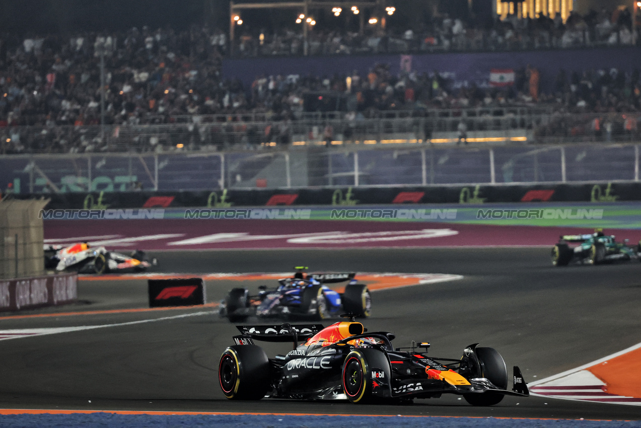 GP QATAR, Max Verstappen (NLD) Red Bull Racing RB21.
30.11.2025. Formula 1 World Championship, Rd 23, Qatar Grand Prix, Doha, Qatar, Gara Day.
- www.xpbimages.com, EMail: requests@xpbimages.com © Copyright: Batchelor / XPB Images