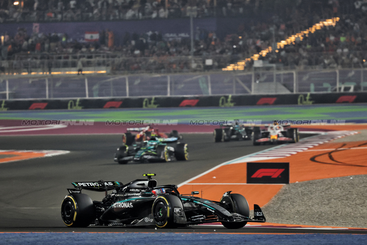 GP QATAR, Andrea Kimi Antonelli (ITA) Mercedes AMG F1 W16.
30.11.2025. Formula 1 World Championship, Rd 23, Qatar Grand Prix, Doha, Qatar, Gara Day.
- www.xpbimages.com, EMail: requests@xpbimages.com © Copyright: Batchelor / XPB Images