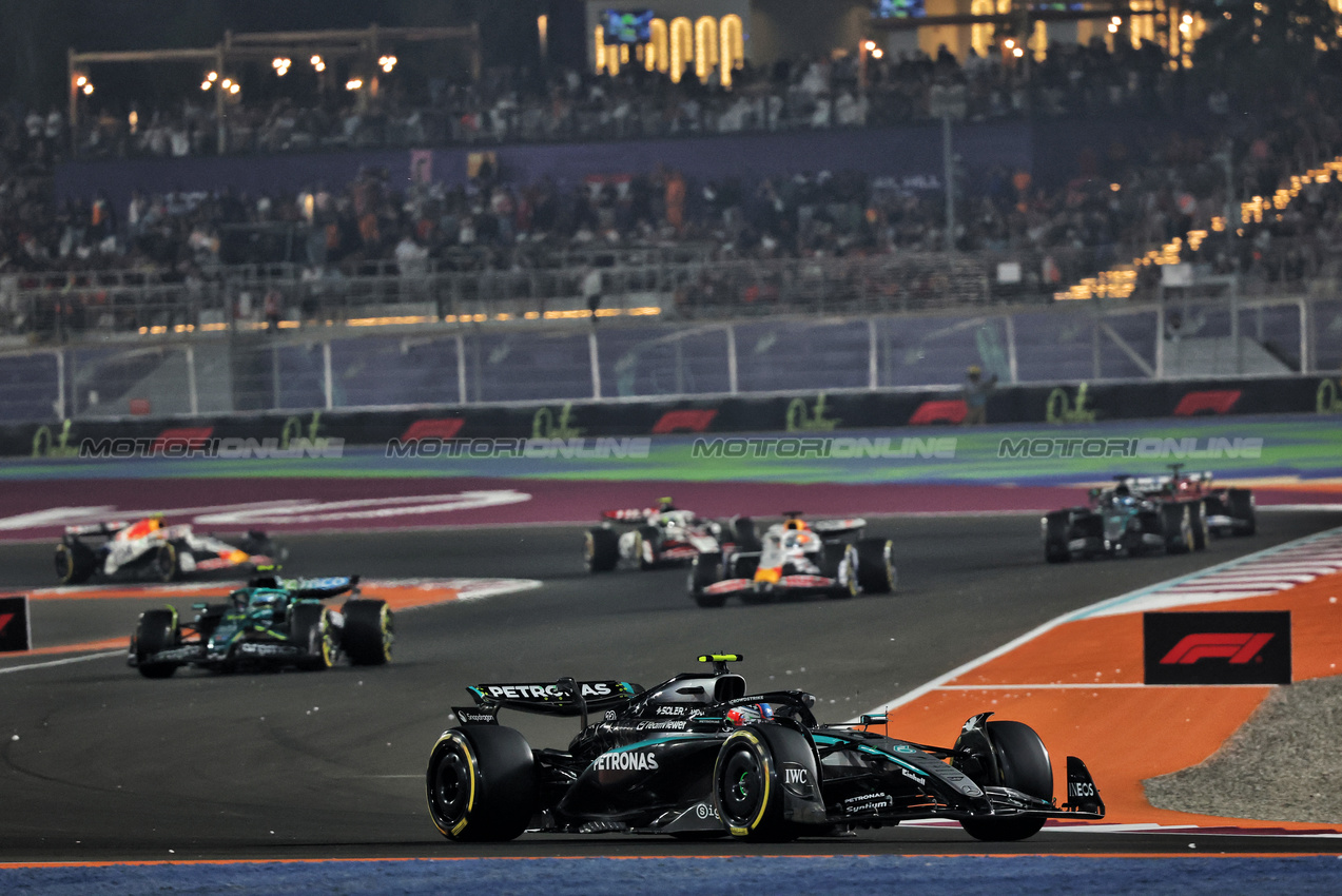 GP QATAR, Andrea Kimi Antonelli (ITA) Mercedes AMG F1 W16.

30.11.2025. Formula 1 World Championship, Rd 23, Qatar Grand Prix, Doha, Qatar, Gara Day.

- www.xpbimages.com, EMail: requests@xpbimages.com © Copyright: Batchelor / XPB Images