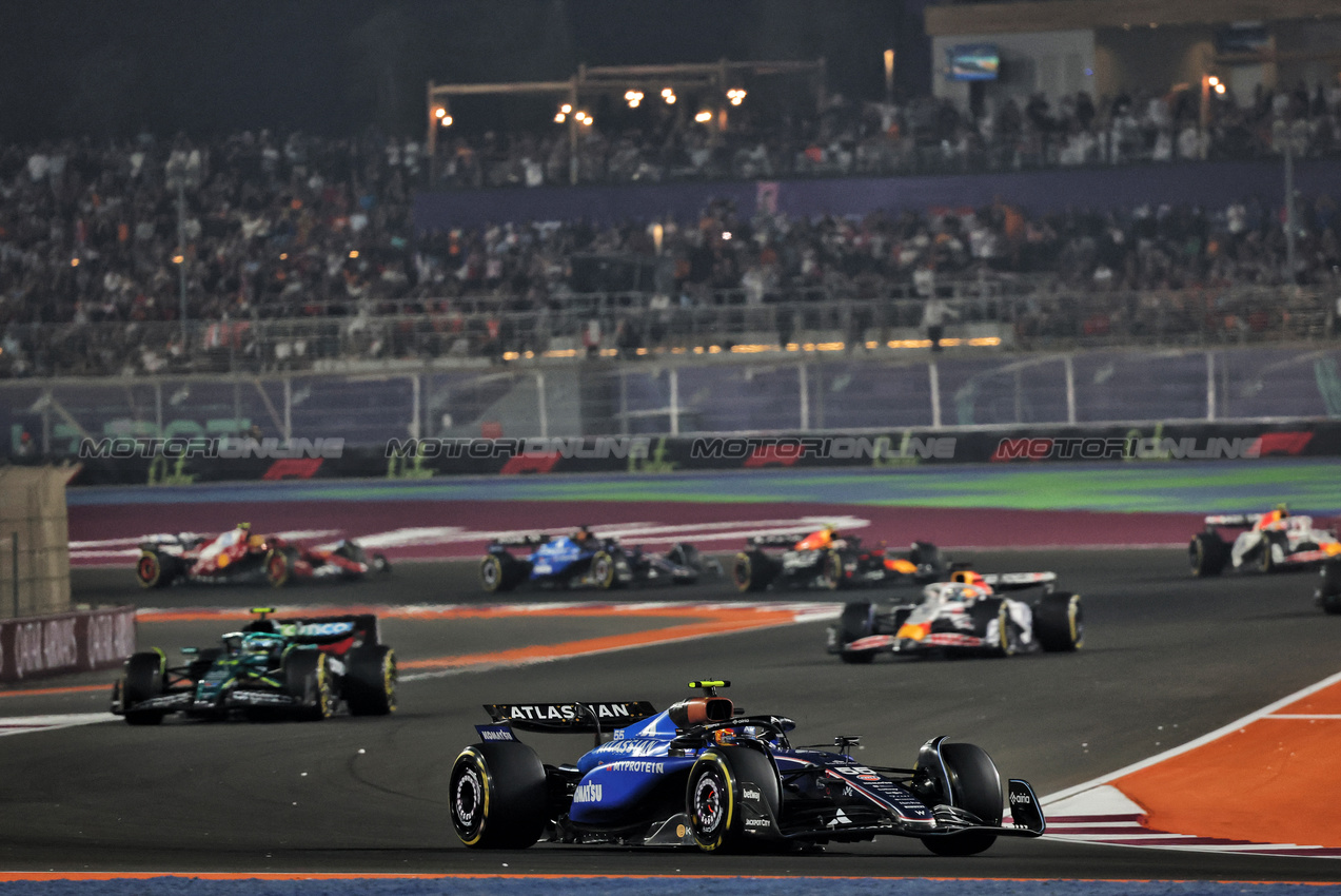 GP QATAR, Carlos Sainz (ESP) Atlassian Williams Racing FW47.
30.11.2025. Formula 1 World Championship, Rd 23, Qatar Grand Prix, Doha, Qatar, Gara Day.
- www.xpbimages.com, EMail: requests@xpbimages.com © Copyright: Batchelor / XPB Images