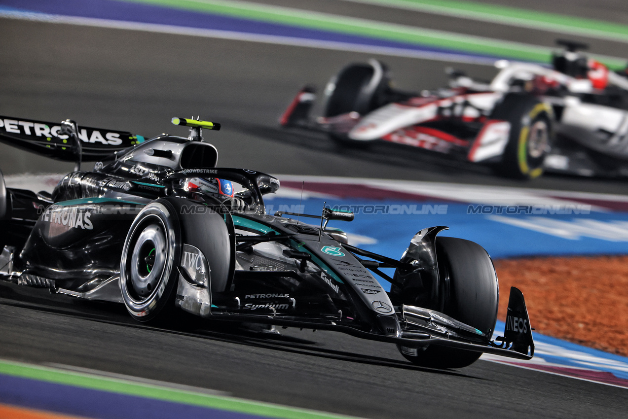 GP QATAR, Andrea Kimi Antonelli (ITA) Mercedes AMG F1 W16.

30.11.2025. Formula 1 World Championship, Rd 23, Qatar Grand Prix, Doha, Qatar, Gara Day.

- www.xpbimages.com, EMail: requests@xpbimages.com © Copyright: Charniaux / XPB Images