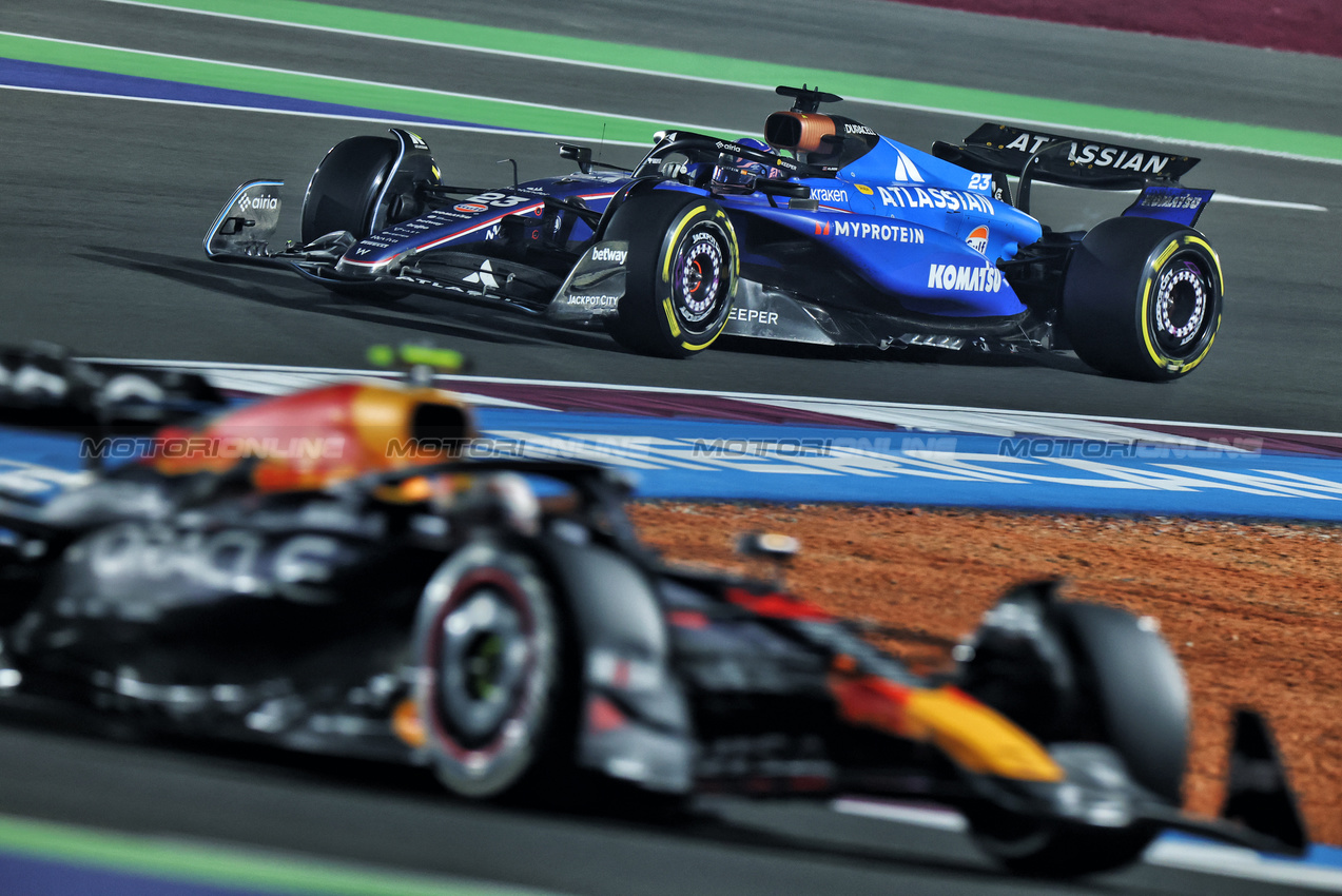 GP QATAR, Alexander Albon (THA) Atlassian Williams Racing FW47.

30.11.2025. Formula 1 World Championship, Rd 23, Qatar Grand Prix, Doha, Qatar, Gara Day.

- www.xpbimages.com, EMail: requests@xpbimages.com © Copyright: Charniaux / XPB Images