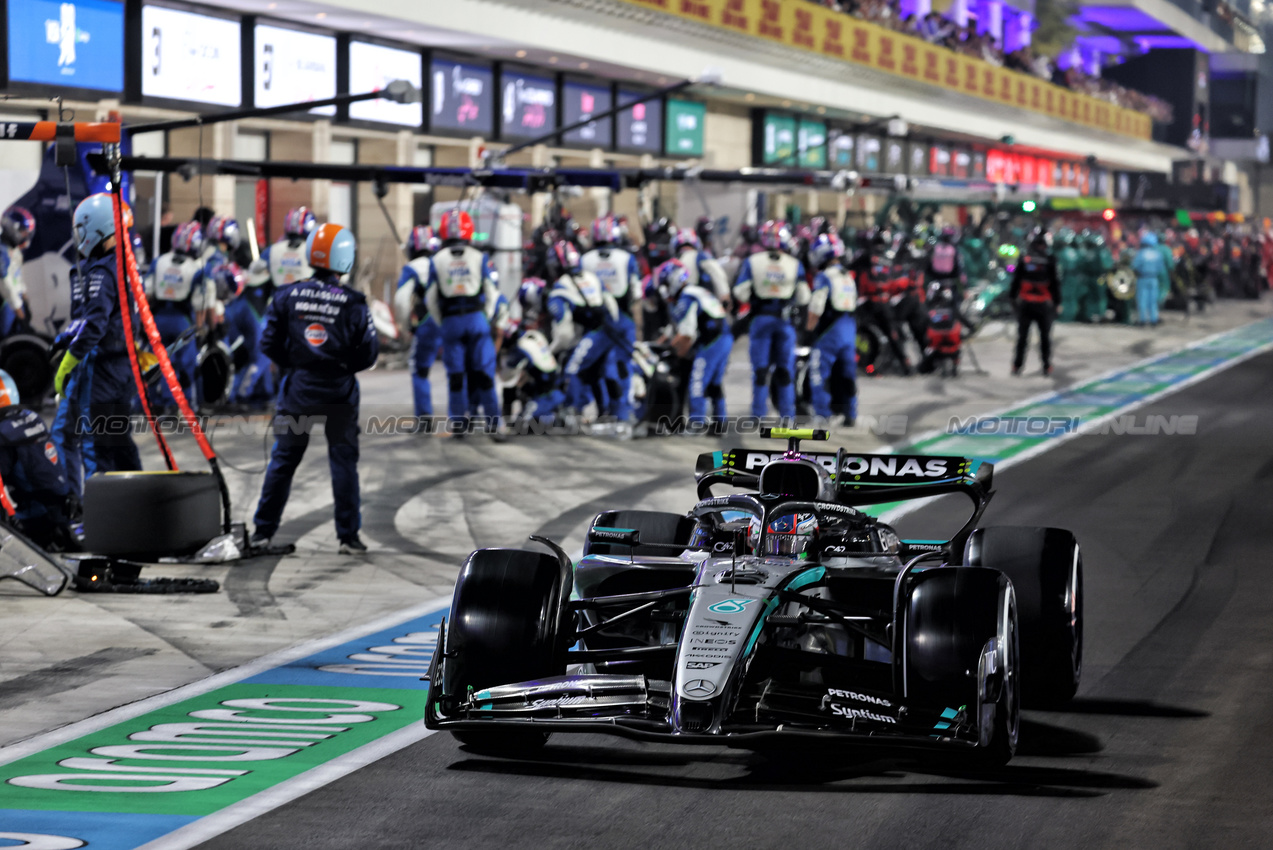 GP QATAR, Andrea Kimi Antonelli (ITA) Mercedes AMG F1 W16 leaves the pits.

30.11.2025. Formula 1 World Championship, Rd 23, Qatar Grand Prix, Doha, Qatar, Gara Day.

- www.xpbimages.com, EMail: requests@xpbimages.com © Copyright: Batchelor / XPB Images