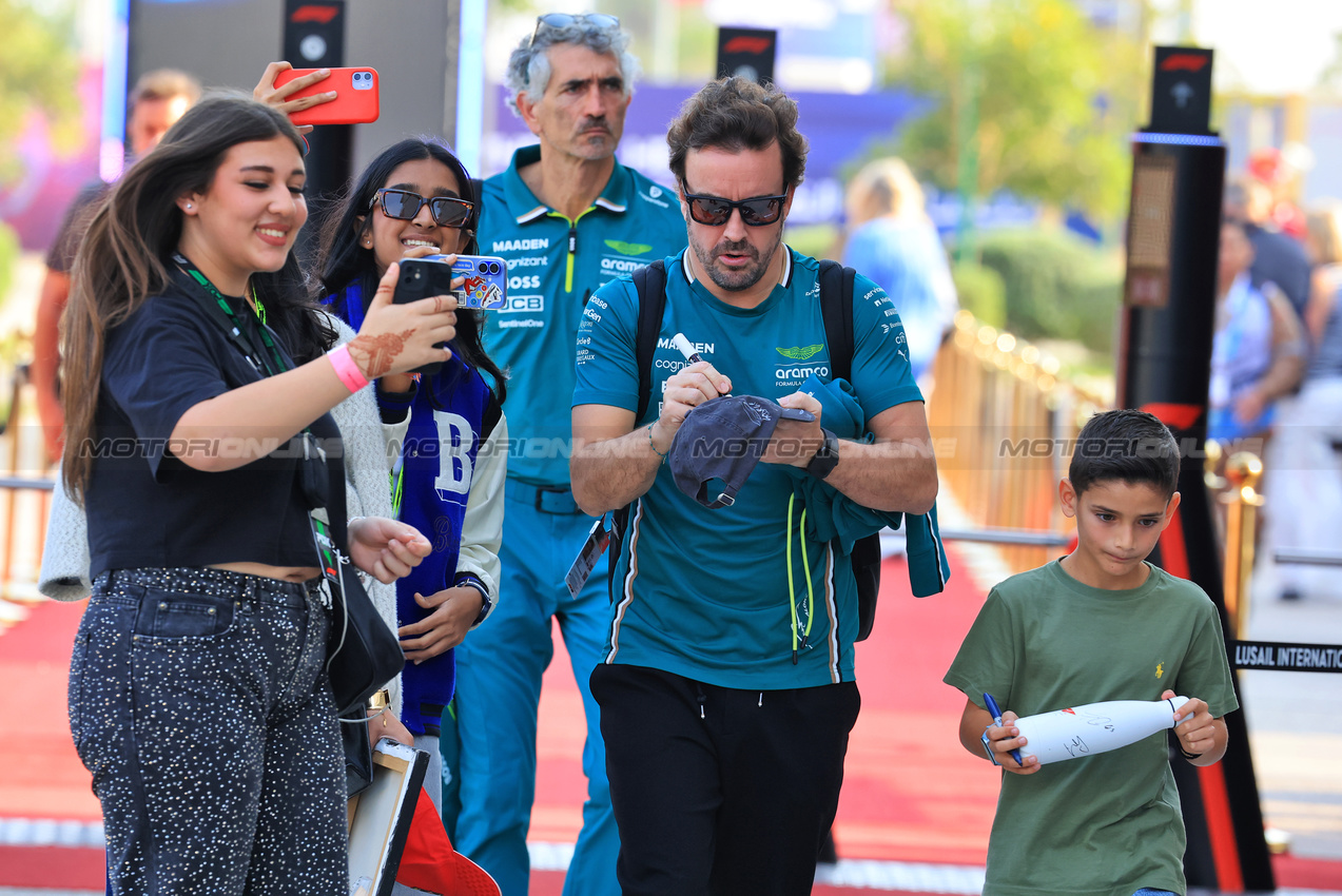 GP QATAR, Fernando Alonso (ESP) Aston Martin F1 Team.

30.11.2025. Formula 1 World Championship, Rd 23, Qatar Grand Prix, Doha, Qatar, Gara Day.

- www.xpbimages.com, EMail: requests@xpbimages.com © Copyright: Moy / XPB Images