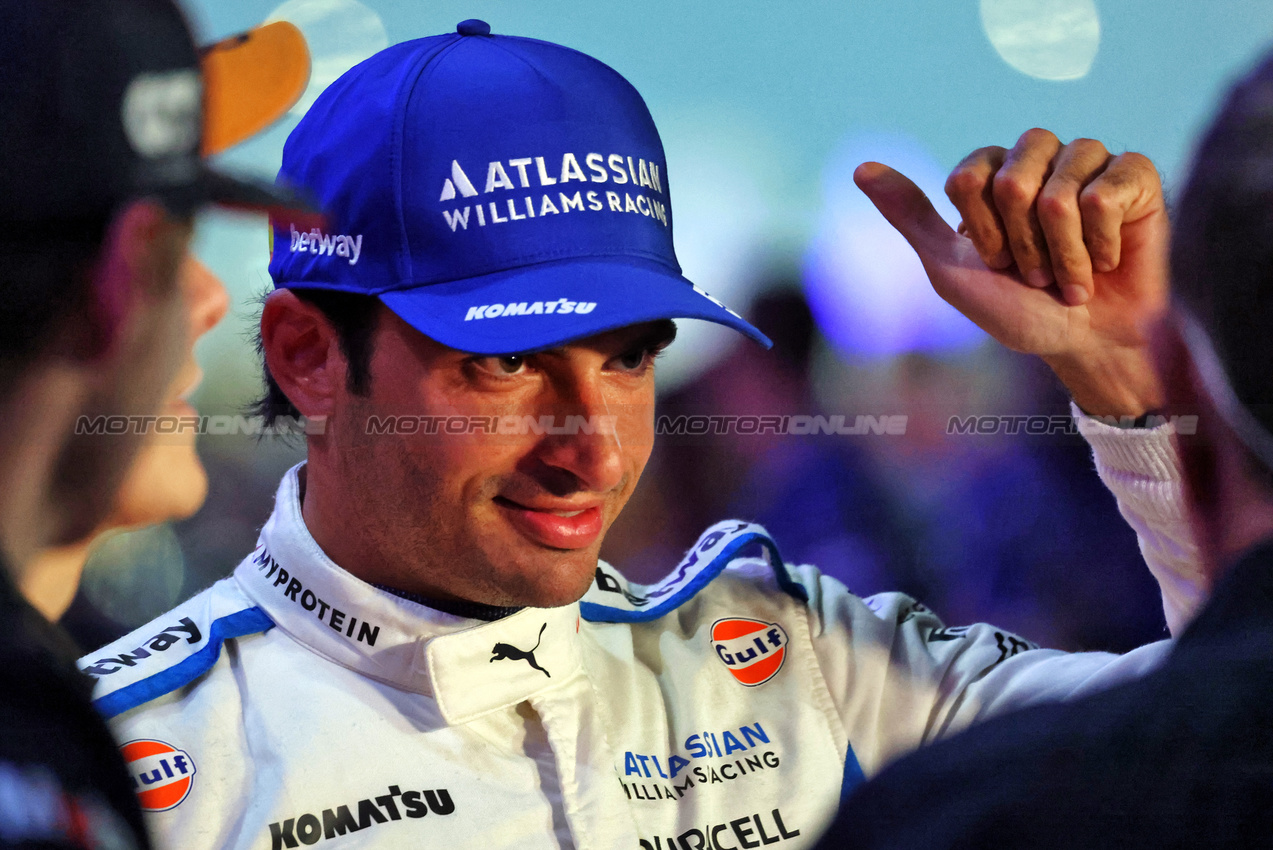 GP QATAR, Third placed Carlos Sainz (ESP) Atlassian Williams Racing in parc ferme.

30.11.2025. Formula 1 World Championship, Rd 23, Qatar Grand Prix, Doha, Qatar, Gara Day.

- www.xpbimages.com, EMail: requests@xpbimages.com © Copyright: Charniaux / XPB Images