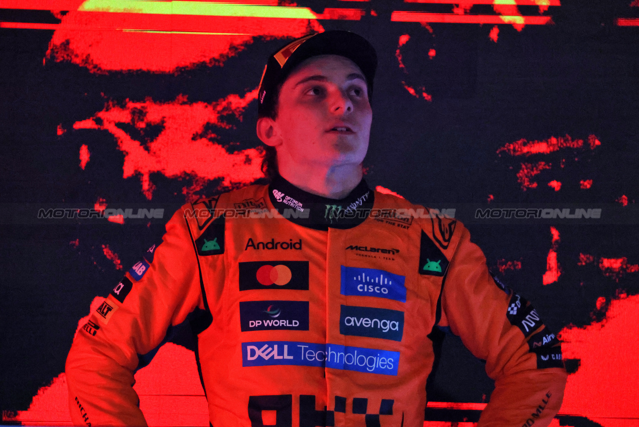 GP QATAR, Third placed Oscar Piastri (AUS) McLaren on the podium.

30.11.2025. Formula 1 World Championship, Rd 23, Qatar Grand Prix, Doha, Qatar, Gara Day.

- www.xpbimages.com, EMail: requests@xpbimages.com © Copyright: Batchelor / XPB Images