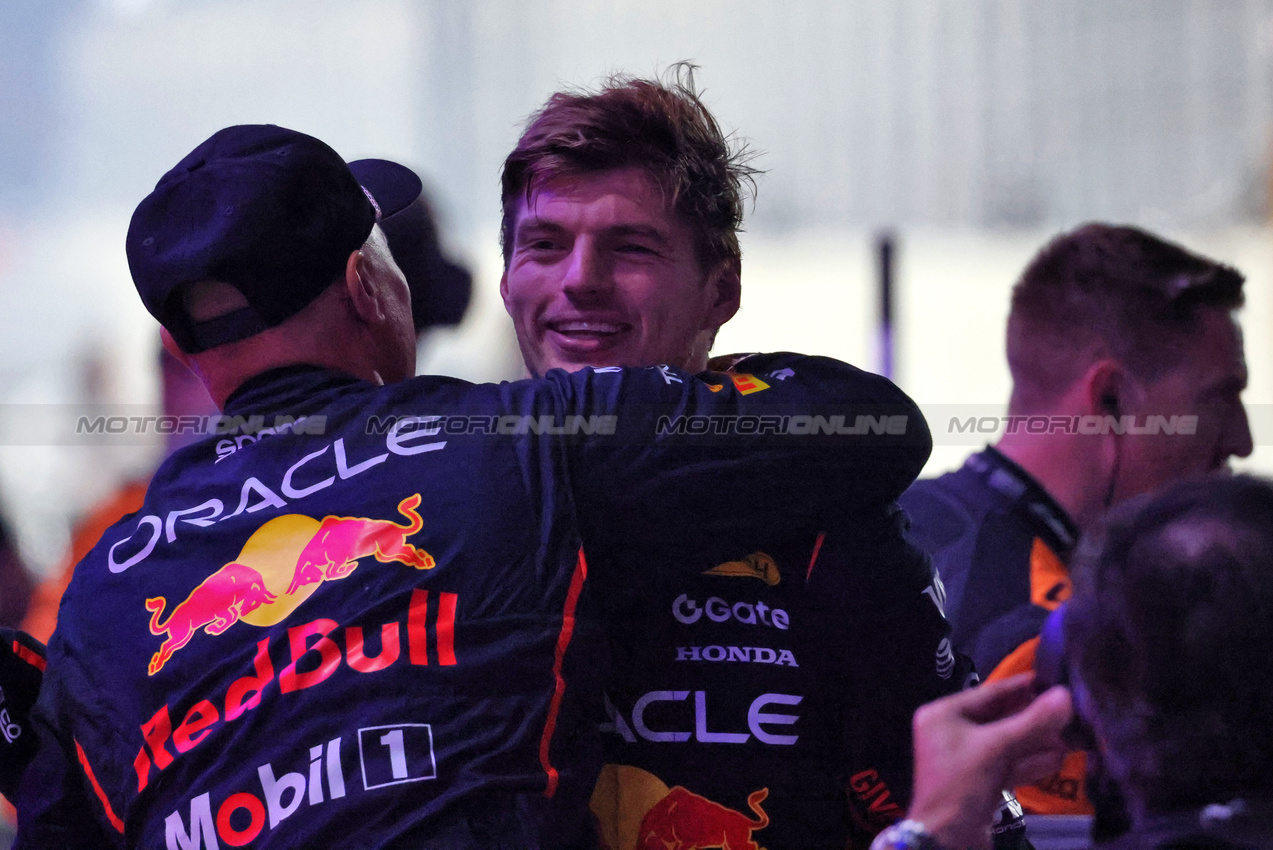 GP QATAR, Gara winner Max Verstappen (NLD) Red Bull Racing celebrates in parc ferme.

30.11.2025. Formula 1 World Championship, Rd 23, Qatar Grand Prix, Doha, Qatar, Gara Day.

- www.xpbimages.com, EMail: requests@xpbimages.com © Copyright: Charniaux / XPB Images
