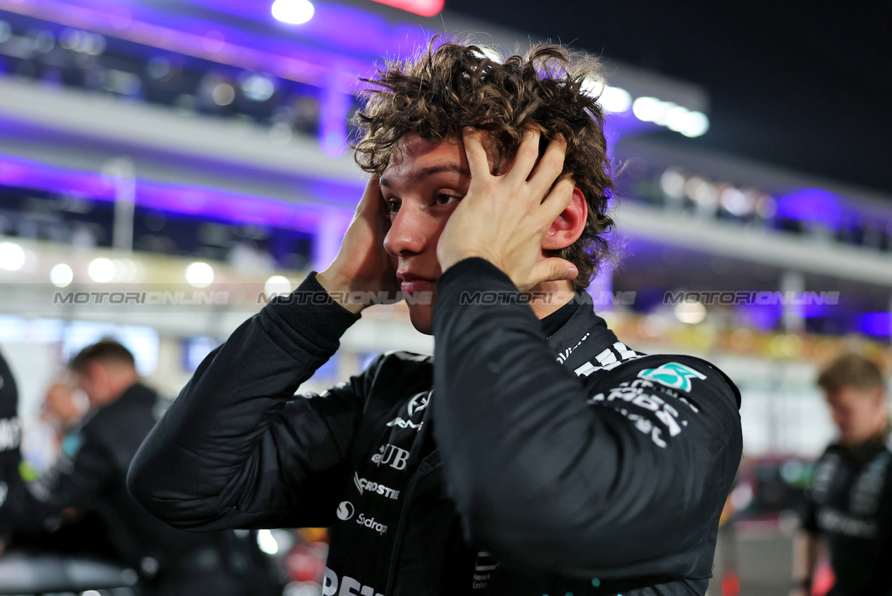 GP QATAR, Andrea Kimi Antonelli (ITA) Mercedes AMG F1 on the grid.

30.11.2025. Formula 1 World Championship, Rd 23, Qatar Grand Prix, Doha, Qatar, Gara Day.

- www.xpbimages.com, EMail: requests@xpbimages.com © Copyright: Moy / XPB Images