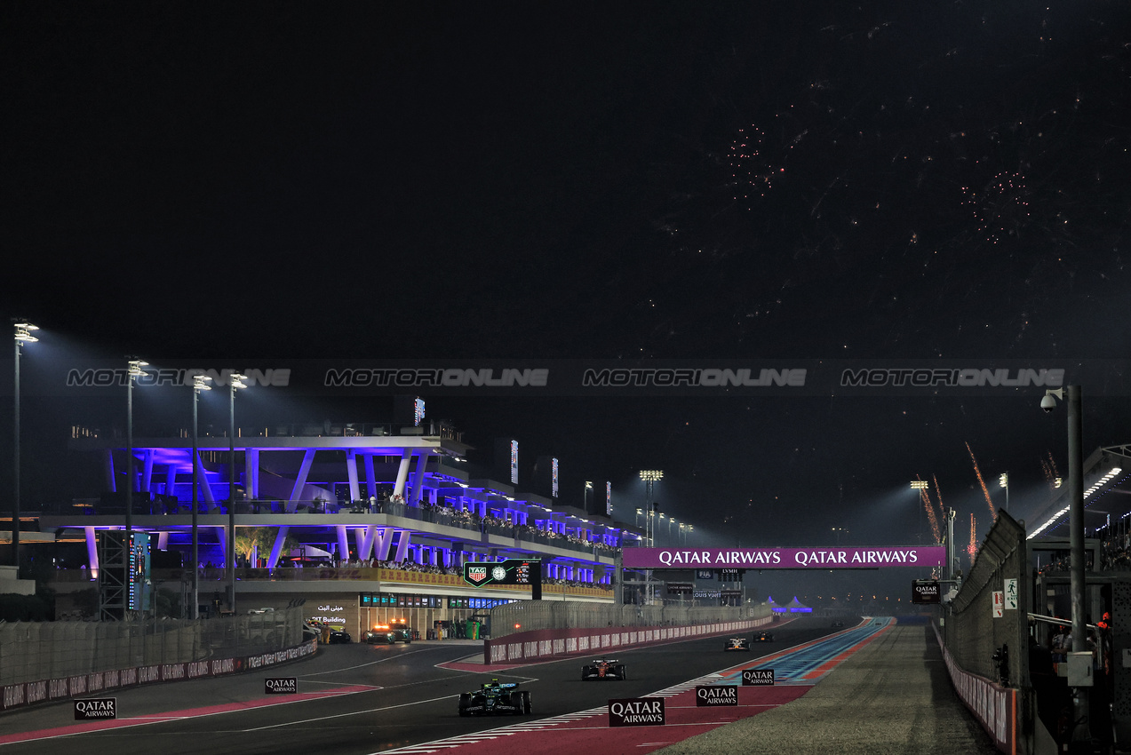 GP QATAR, Andrea Kimi Antonelli (ITA) Mercedes AMG F1 W16 at the end of the race.
30.11.2025. Formula 1 World Championship, Rd 23, Qatar Grand Prix, Doha, Qatar, Gara Day.
- www.xpbimages.com, EMail: requests@xpbimages.com © Copyright: Moy / XPB Images