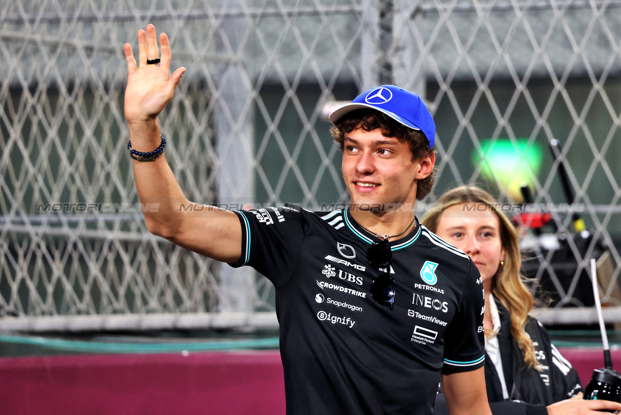 GP QATAR, Andrea Kimi Antonelli (ITA) Mercedes AMG F1 on the drivers' parade.
30.11.2025. Formula 1 World Championship, Rd 23, Qatar Grand Prix, Doha, Qatar, Gara Day.
- www.xpbimages.com, EMail: requests@xpbimages.com © Copyright: Charniaux / XPB Images