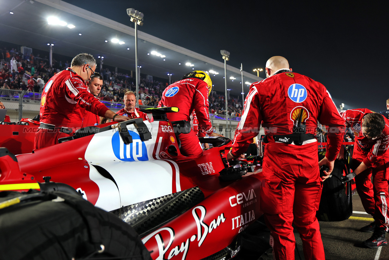 GP QATAR, Lewis Hamilton (GBR) Ferrari SF-25 on the grid.
30.11.2025. Formula 1 World Championship, Rd 23, Qatar Grand Prix, Doha, Qatar, Gara Day.
- www.xpbimages.com, EMail: requests@xpbimages.com © Copyright: Batchelor / XPB Images