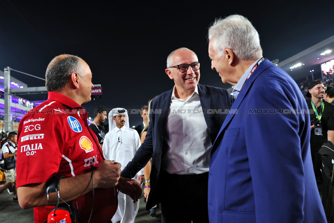 GP QATAR, (L to R): Frederic Vasseur (FRA) Ferrari Team Principal with Stefano Domenicali (ITA) Formula One President e CEO e Piero Ferrari (ITA) Ferrari Vice-President on the grid.

30.11.2025. Formula 1 World Championship, Rd 23, Qatar Grand Prix, Doha, Qatar, Gara Day.

- www.xpbimages.com, EMail: requests@xpbimages.com © Copyright: Batchelor / XPB Images