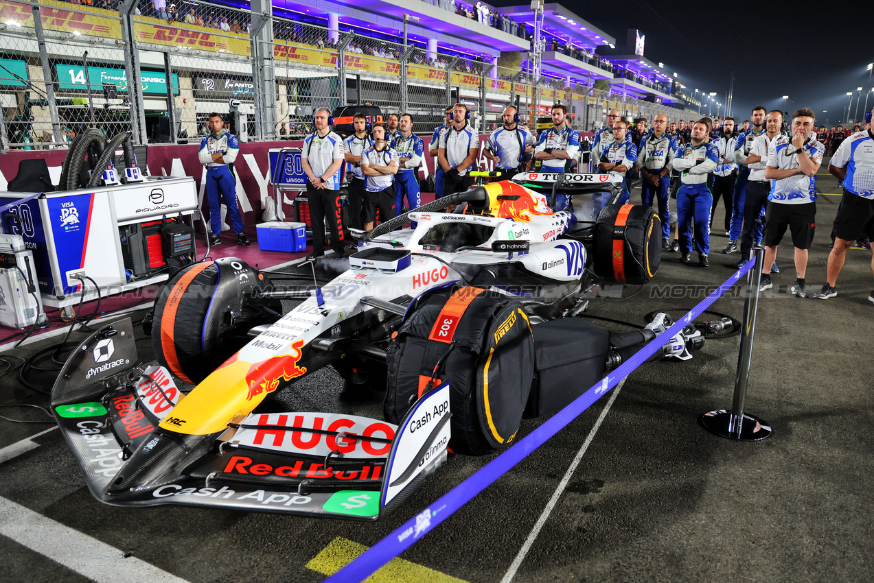 GP QATAR, Racing Bulls VCARB 02 of Liam Lawson (NZL) on the grid.
30.11.2025. Formula 1 World Championship, Rd 23, Qatar Grand Prix, Doha, Qatar, Gara Day.
- www.xpbimages.com, EMail: requests@xpbimages.com © Copyright: Batchelor / XPB Images