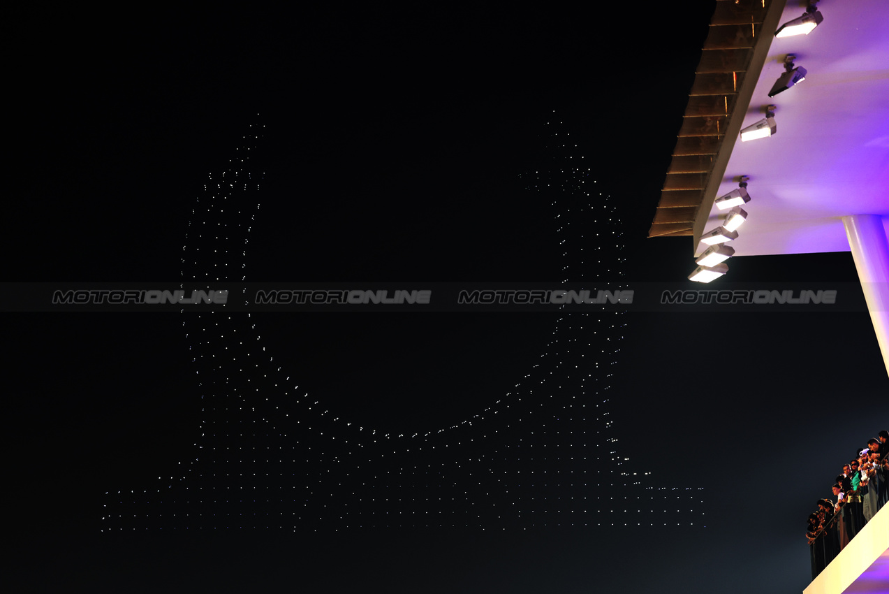GP QATAR, griglia Atmosfera - drone display.
30.11.2025. Formula 1 World Championship, Rd 23, Qatar Grand Prix, Doha, Qatar, Gara Day.
- www.xpbimages.com, EMail: requests@xpbimages.com © Copyright: Batchelor / XPB Images