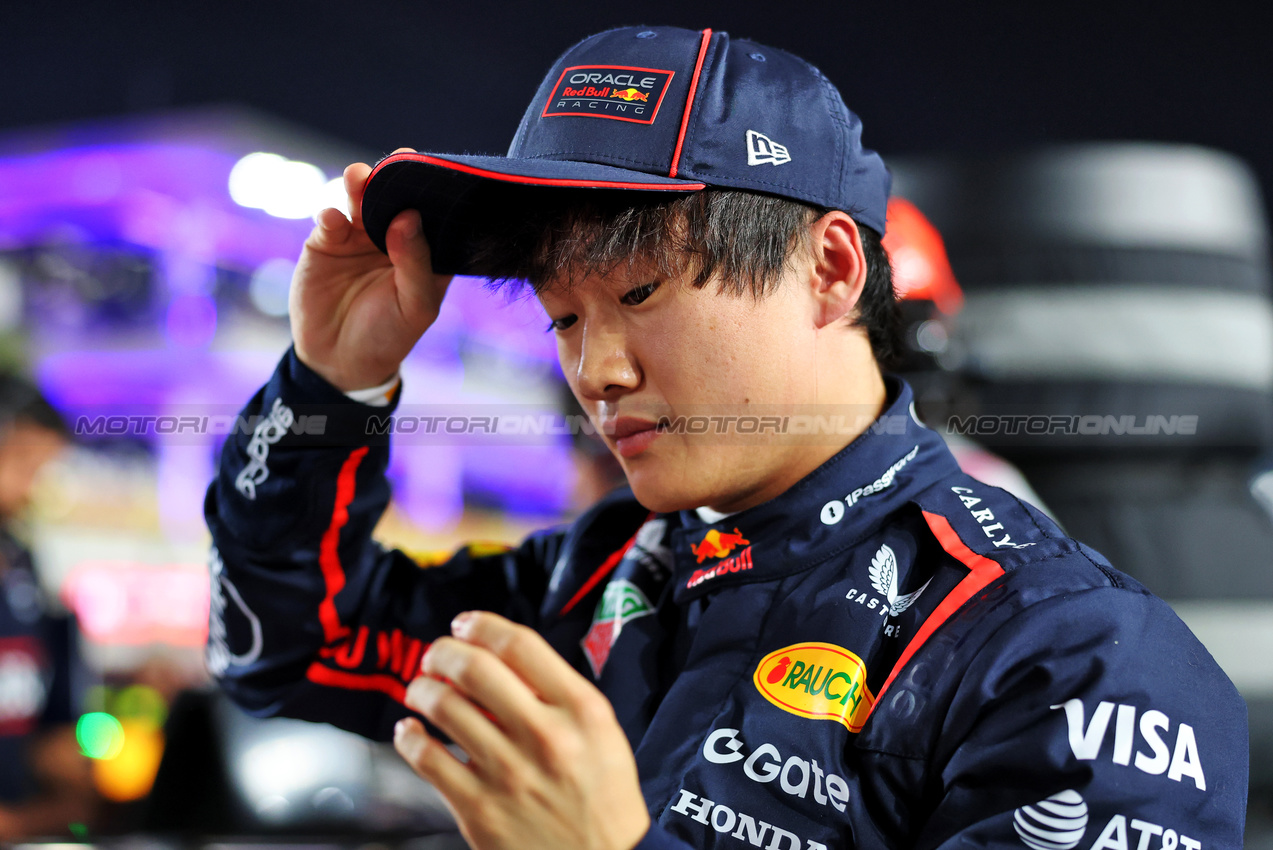 GP QATAR, Yuki Tsunoda (JPN) Red Bull Racing on the grid.

30.11.2025. Formula 1 World Championship, Rd 23, Qatar Grand Prix, Doha, Qatar, Gara Day.

- www.xpbimages.com, EMail: requests@xpbimages.com © Copyright: Charniaux / XPB Images